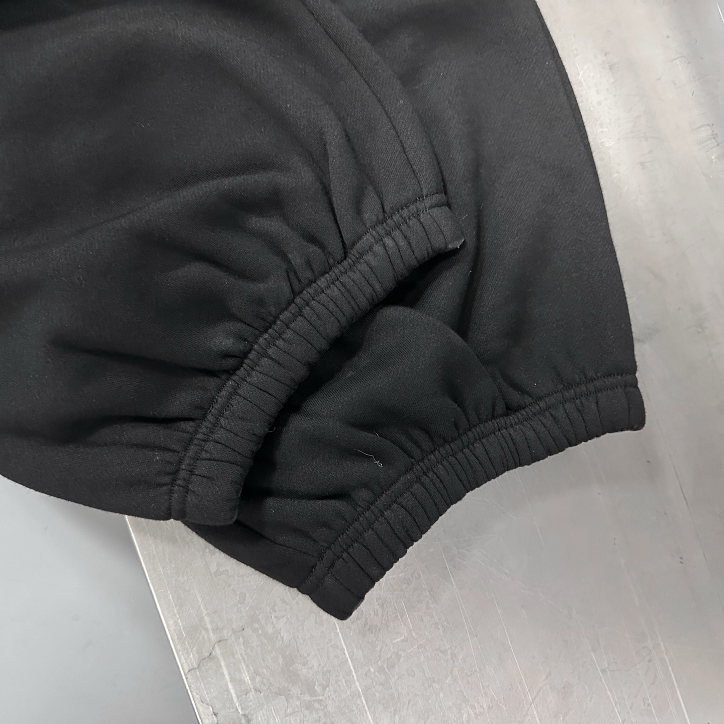 🌾miu ｜ 新款休闲裤，经典刺绣标成衣洗水工艺，高密保暖抓绒面料，男女同款，尺码sml