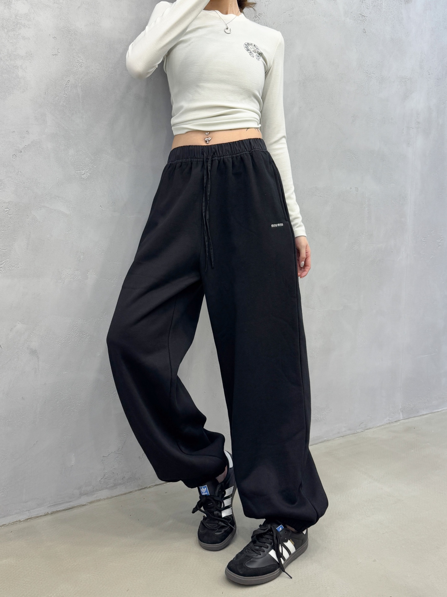 🌾miu ｜ 新款休闲裤，经典刺绣标成衣洗水工艺，高密保暖抓绒面料，男女同款，尺码sml