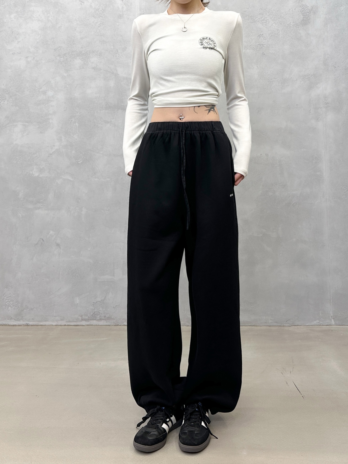 🌾miu ｜ 新款休闲裤，经典刺绣标成衣洗水工艺，高密保暖抓绒面料，男女同款，尺码sml