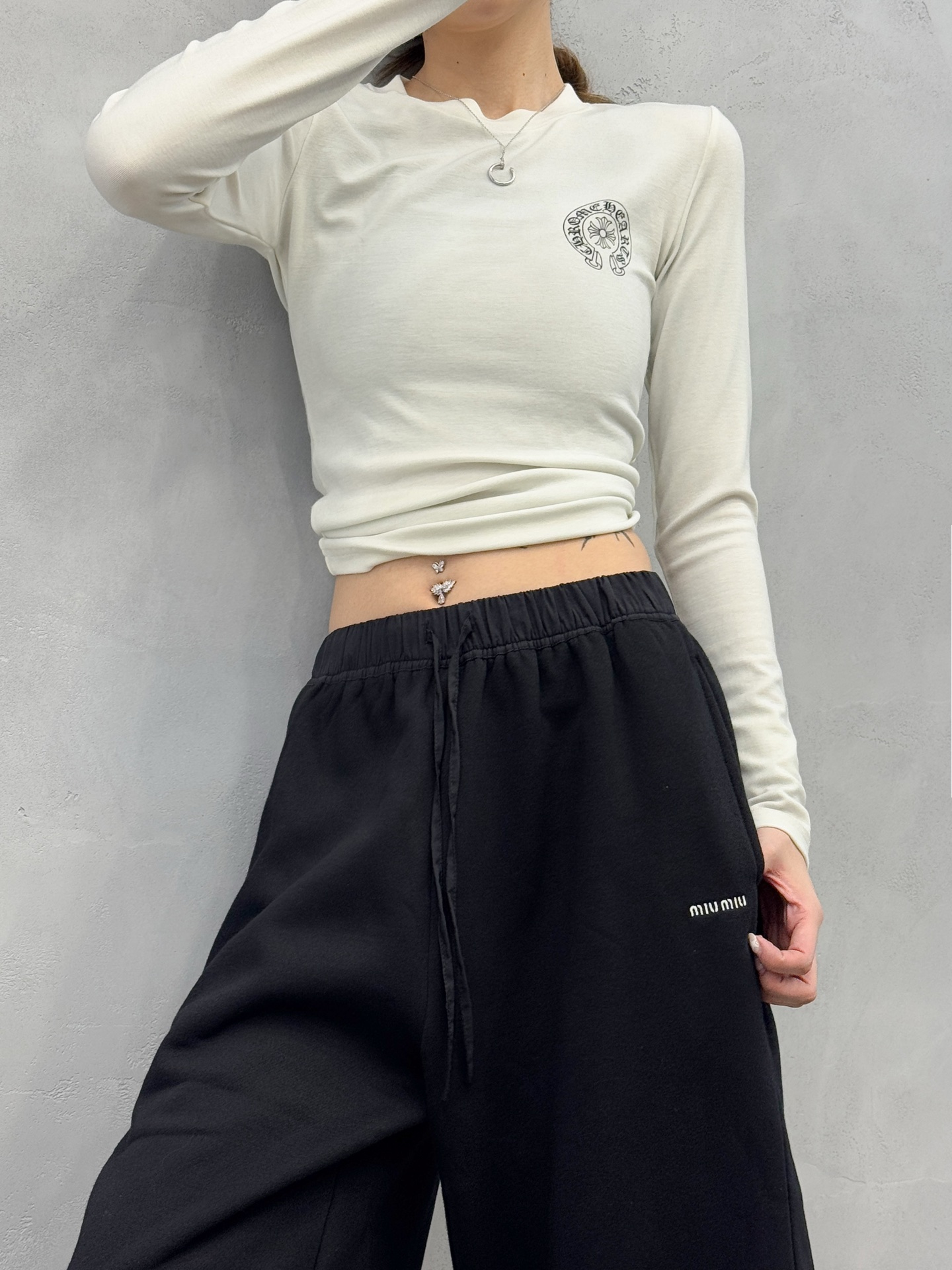 🌾miu ｜ 新款休闲裤，经典刺绣标成衣洗水工艺，高密保暖抓绒面料，男女同款，尺码sml