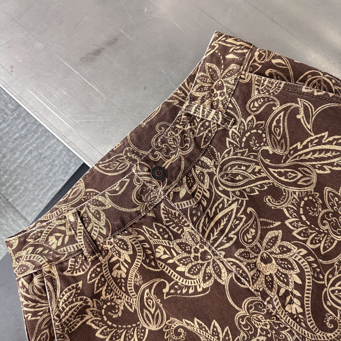 🌾Acne ｜ 新款休闲工装裤，成衣重洗水工艺加卡其布坯布印腰果花图案，时尚休闲，尺码sml