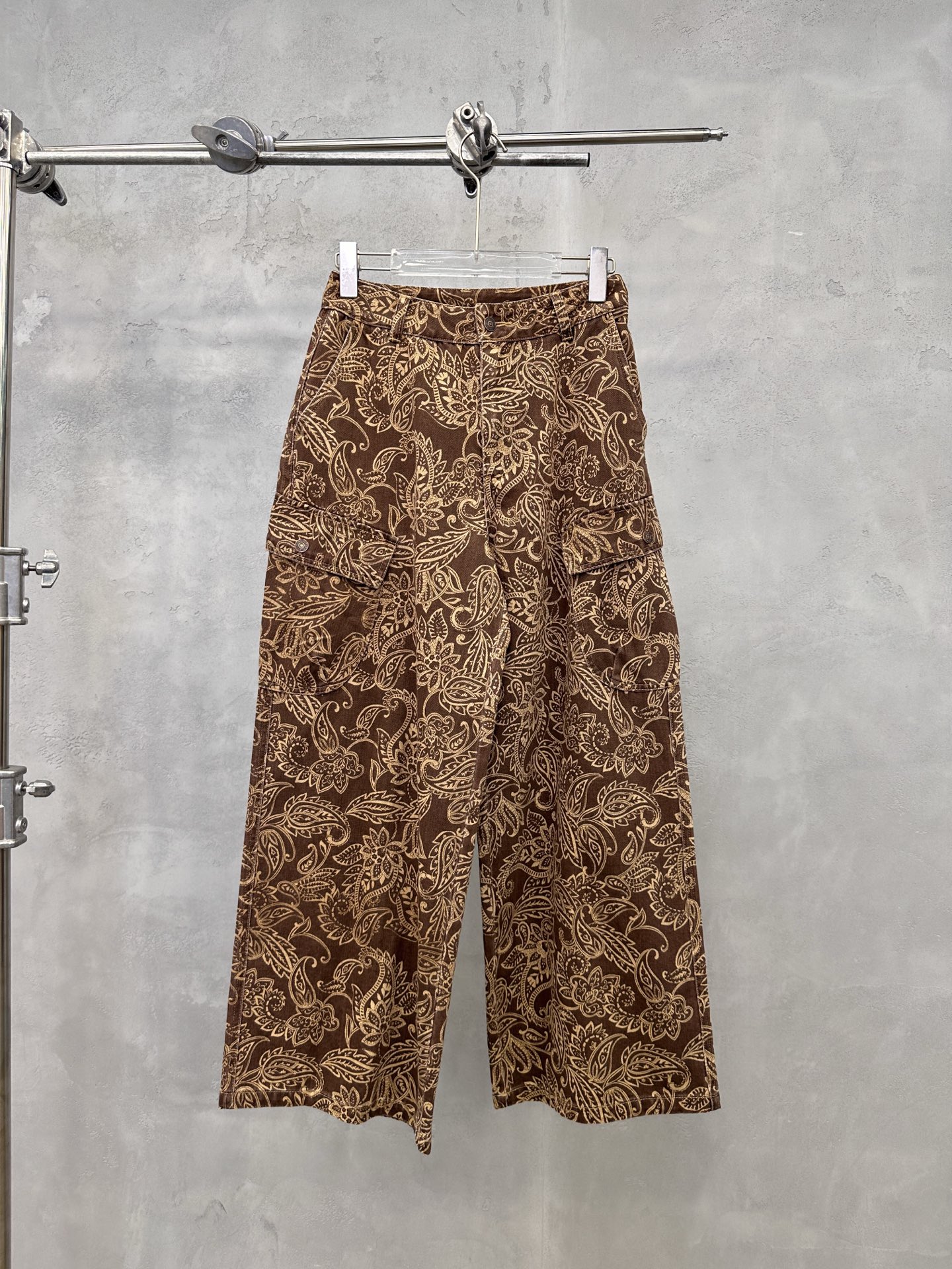 🌾Acne ｜ 新款休闲工装裤，成衣重洗水工艺加卡其布坯布印腰果花图案，时尚休闲，尺码sml