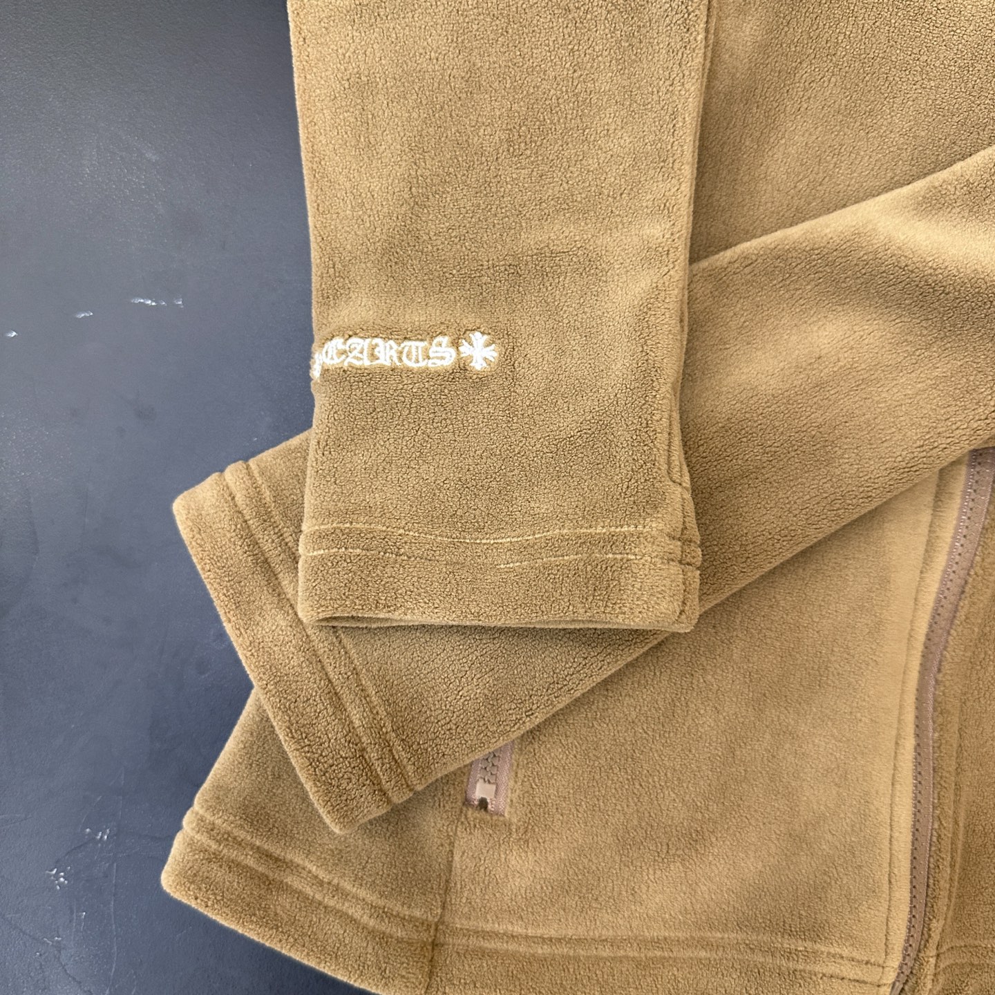 🌾克罗心 ｜ 新款保暖开衫，经典刺绣标加高密保暖摇粒绒面料，经典时尚款式，尺码sml