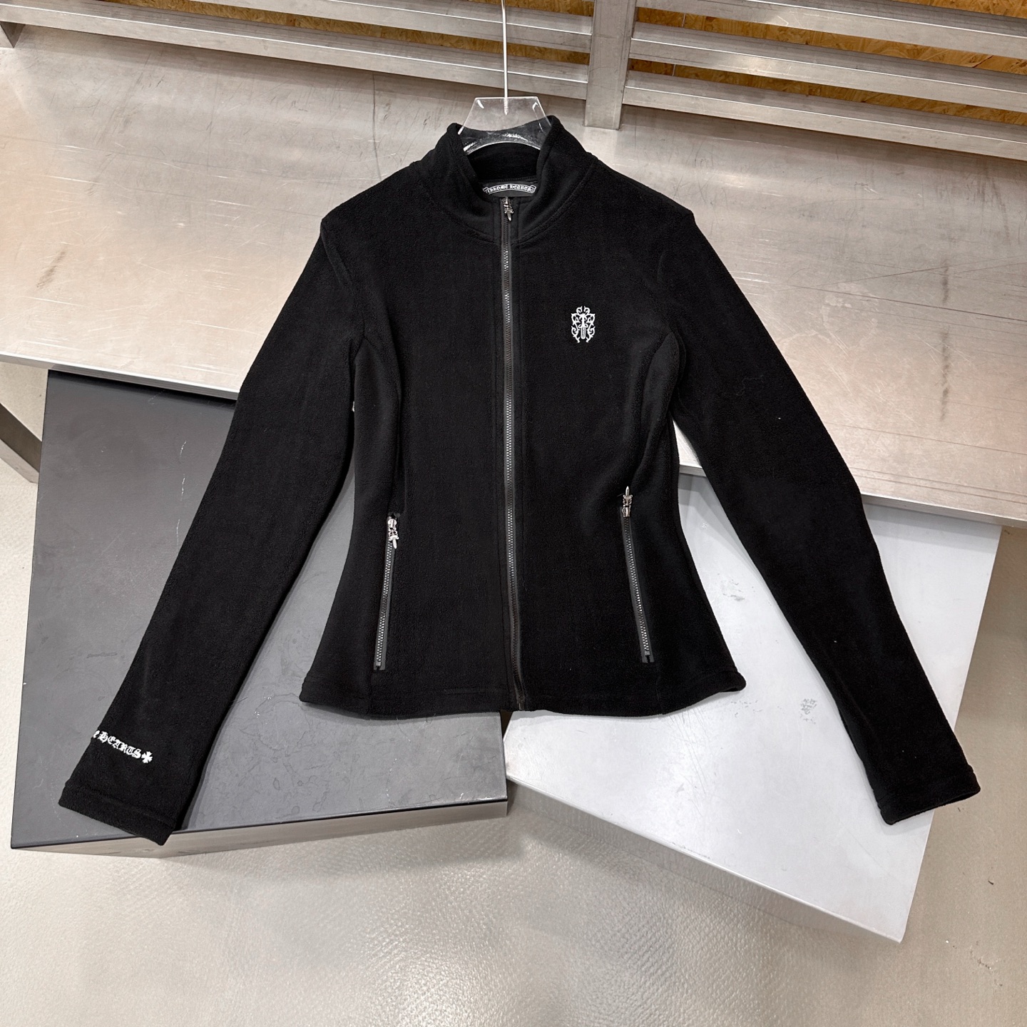 🌾克罗心 ｜ 新款保暖开衫，经典刺绣标加高密保暖摇粒绒面料，经典时尚款式，尺码sml