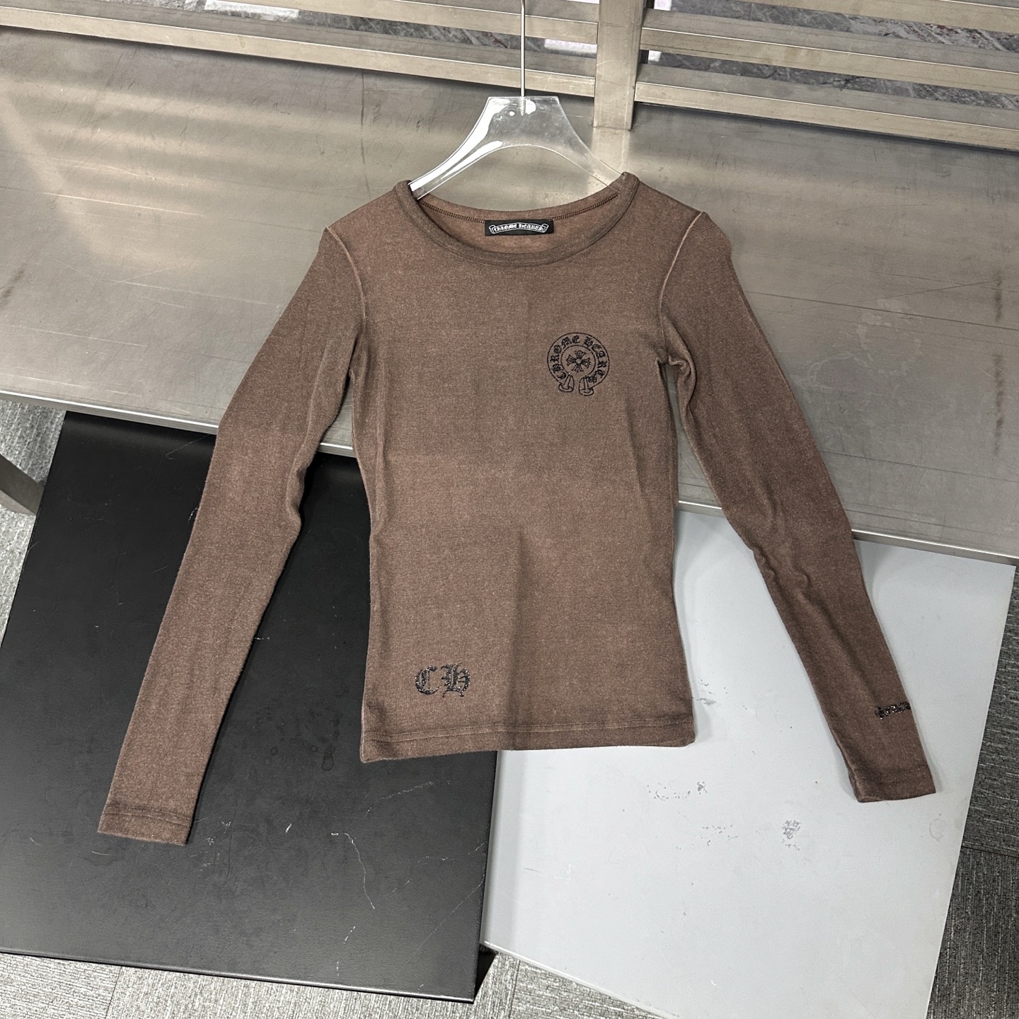 🌾克罗心 ｜ 新款长袖打底，成衣洗水炒色工艺加5处印花，人棉混纺面料亲肤感超强，尺码sml