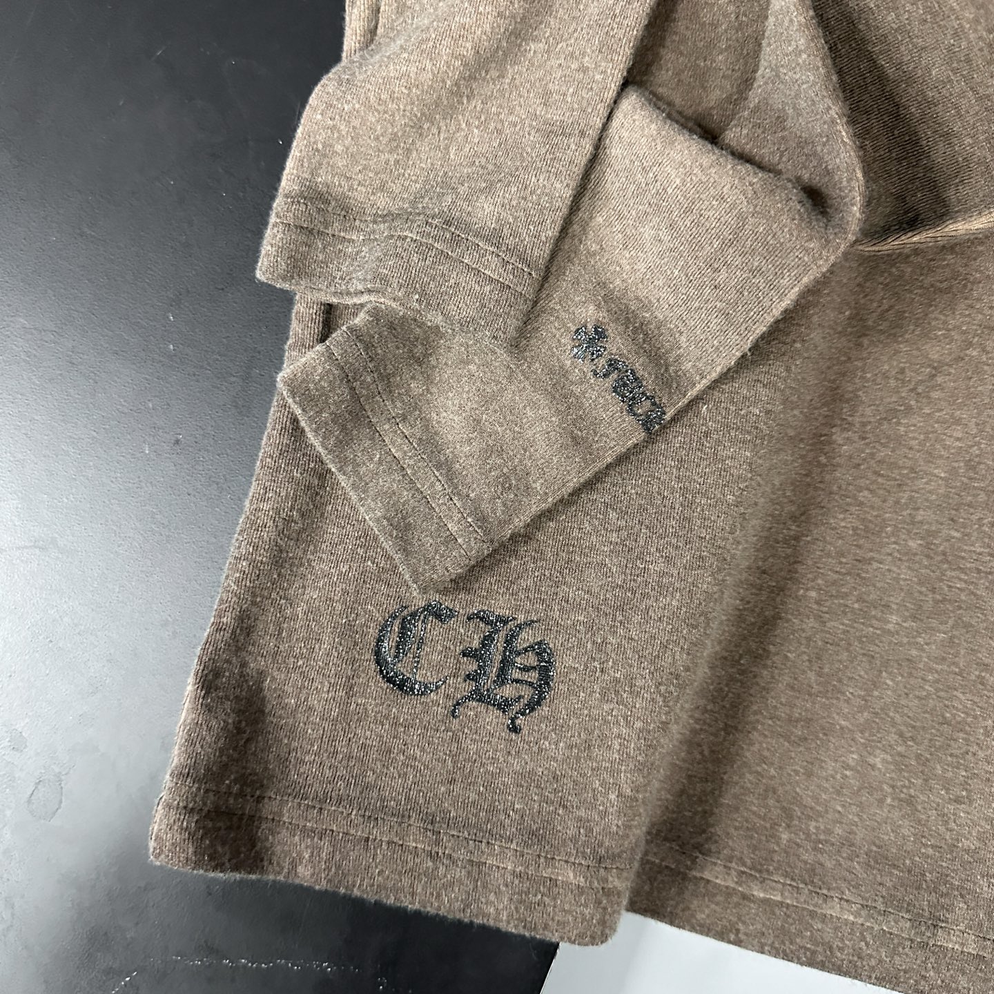 🌾克罗心 ｜ 新款长袖打底，成衣洗水炒色工艺加5处印花，人棉混纺面料亲肤感超强，尺码sml