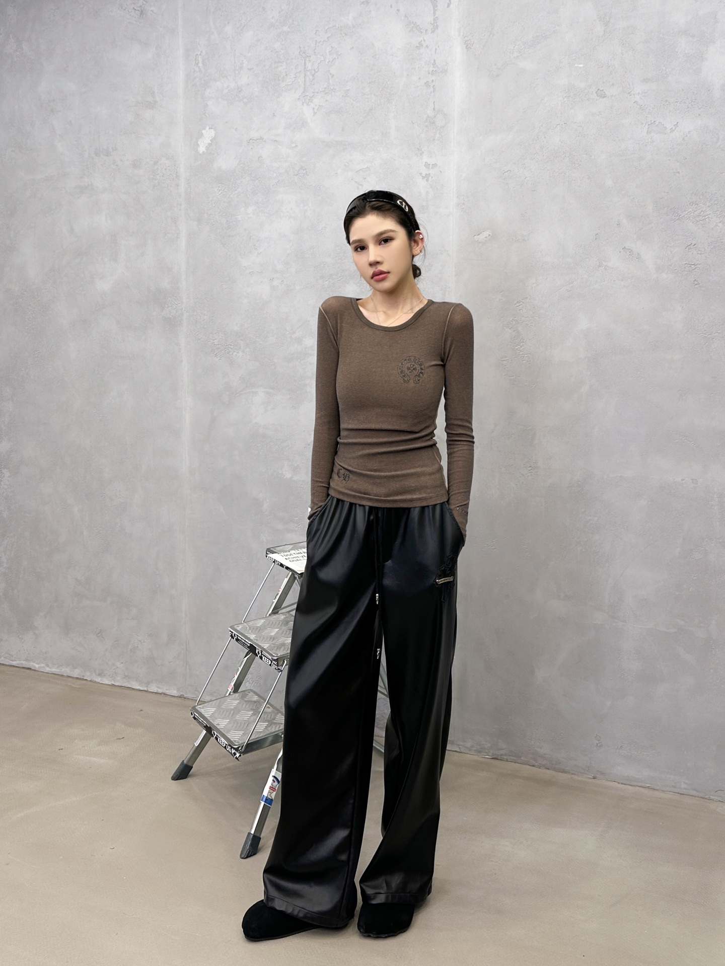 🌾克罗心 ｜ 新款长袖打底，成衣洗水炒色工艺加5处印花，人棉混纺面料亲肤感超强，尺码sml