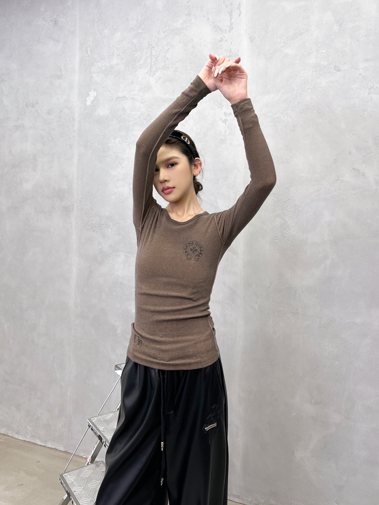 🌾克罗心 ｜ 新款长袖打底，成衣洗水炒色工艺加5处印花，人棉混纺面料亲肤感超强，尺码sml