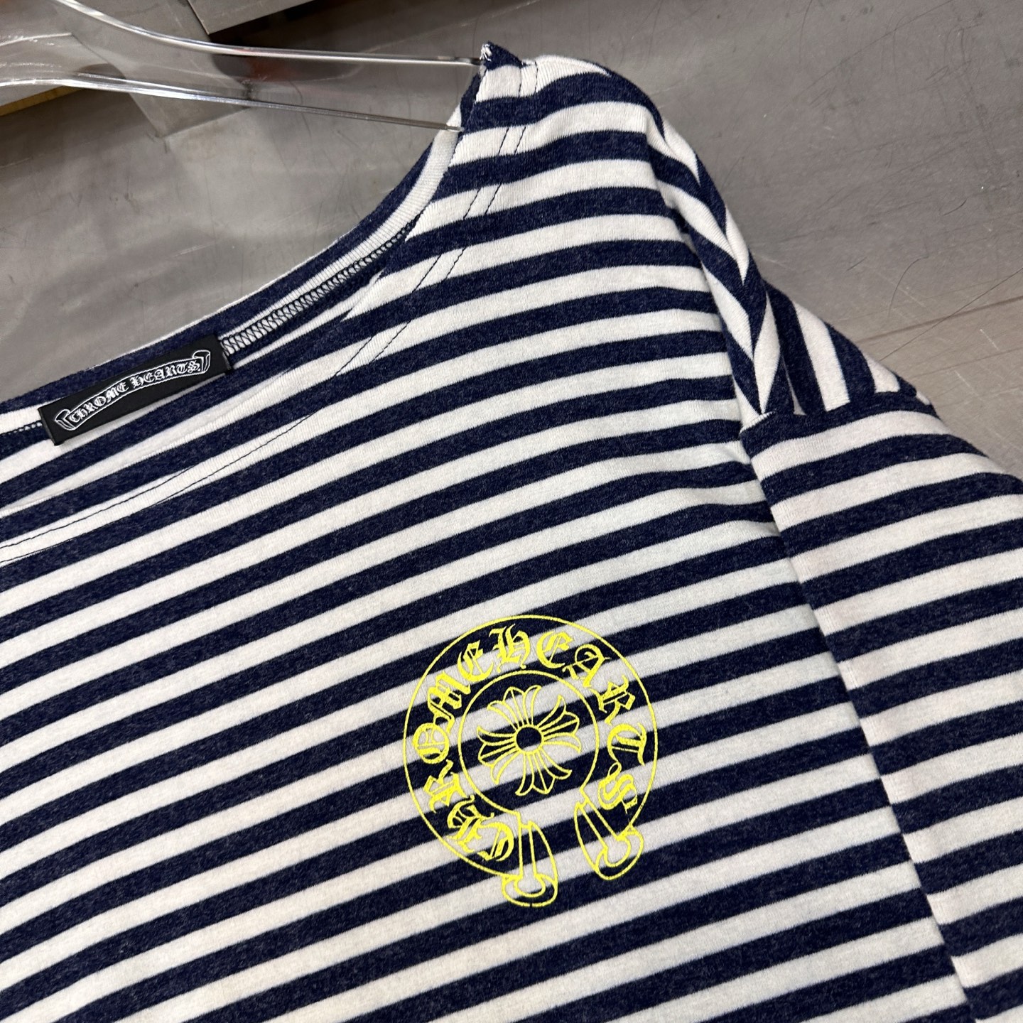 🌾克罗心 ｜ 新款长袖t，成衣洗水多处印花工艺，散口剪边做工，人棉混纺条纹面料，休闲时尚，尺码sml