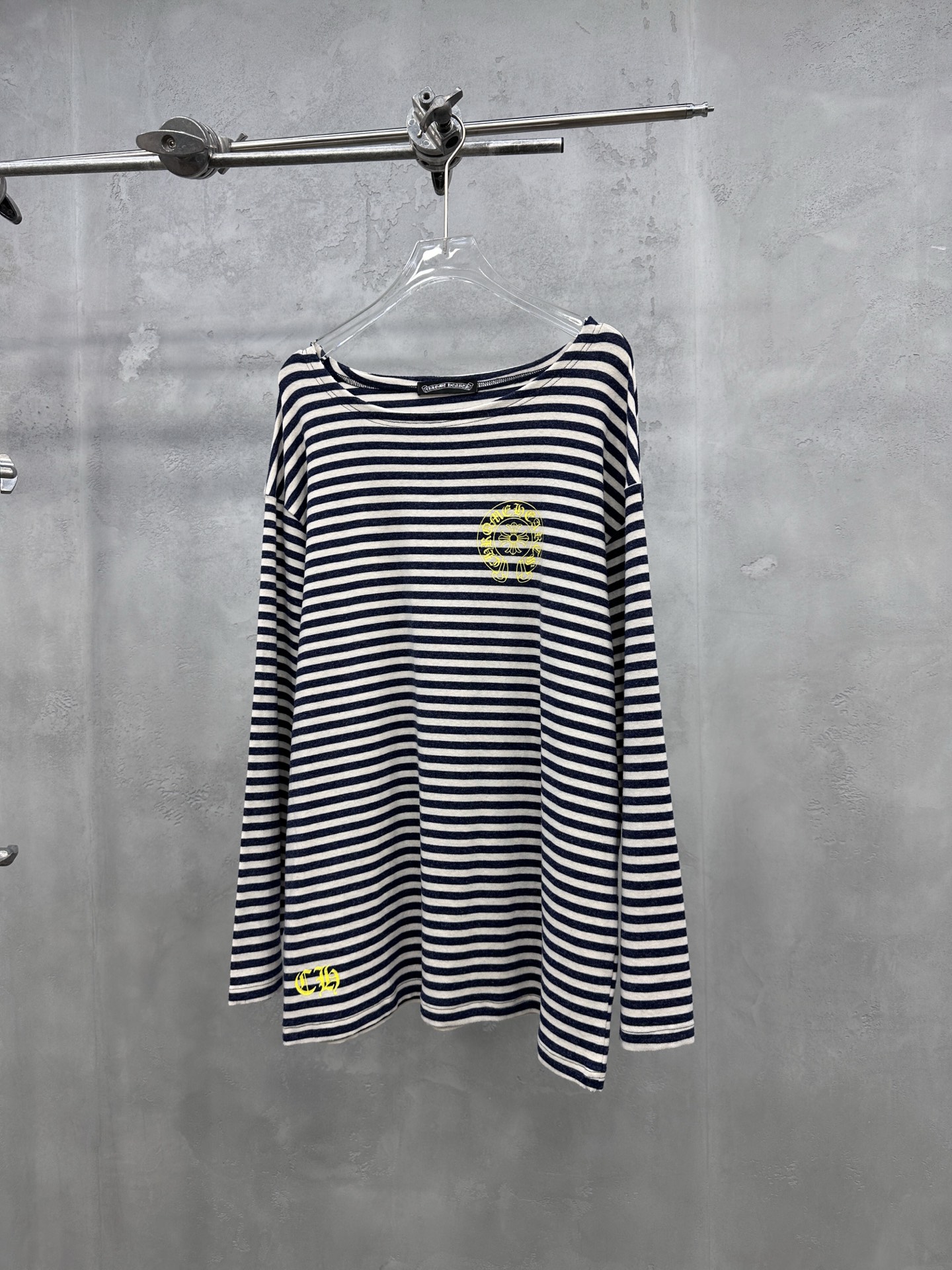 🌾克罗心 ｜ 新款长袖t，成衣洗水多处印花工艺，散口剪边做工，人棉混纺条纹面料，休闲时尚，尺码sml