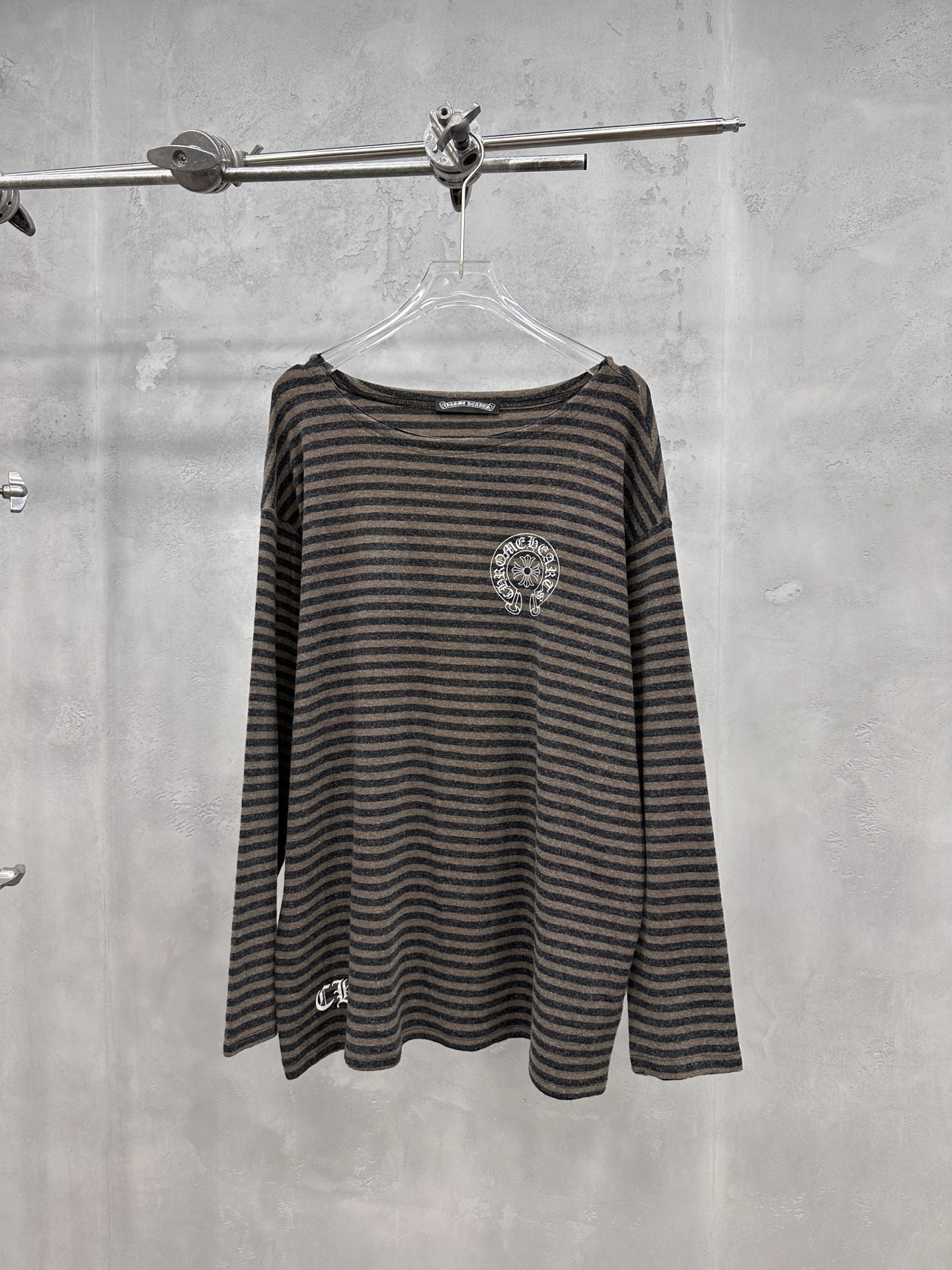 🌾克罗心 ｜ 新款长袖t，成衣洗水多处印花工艺，散口剪边做工，人棉混纺条纹面料，休闲时尚，尺码sml