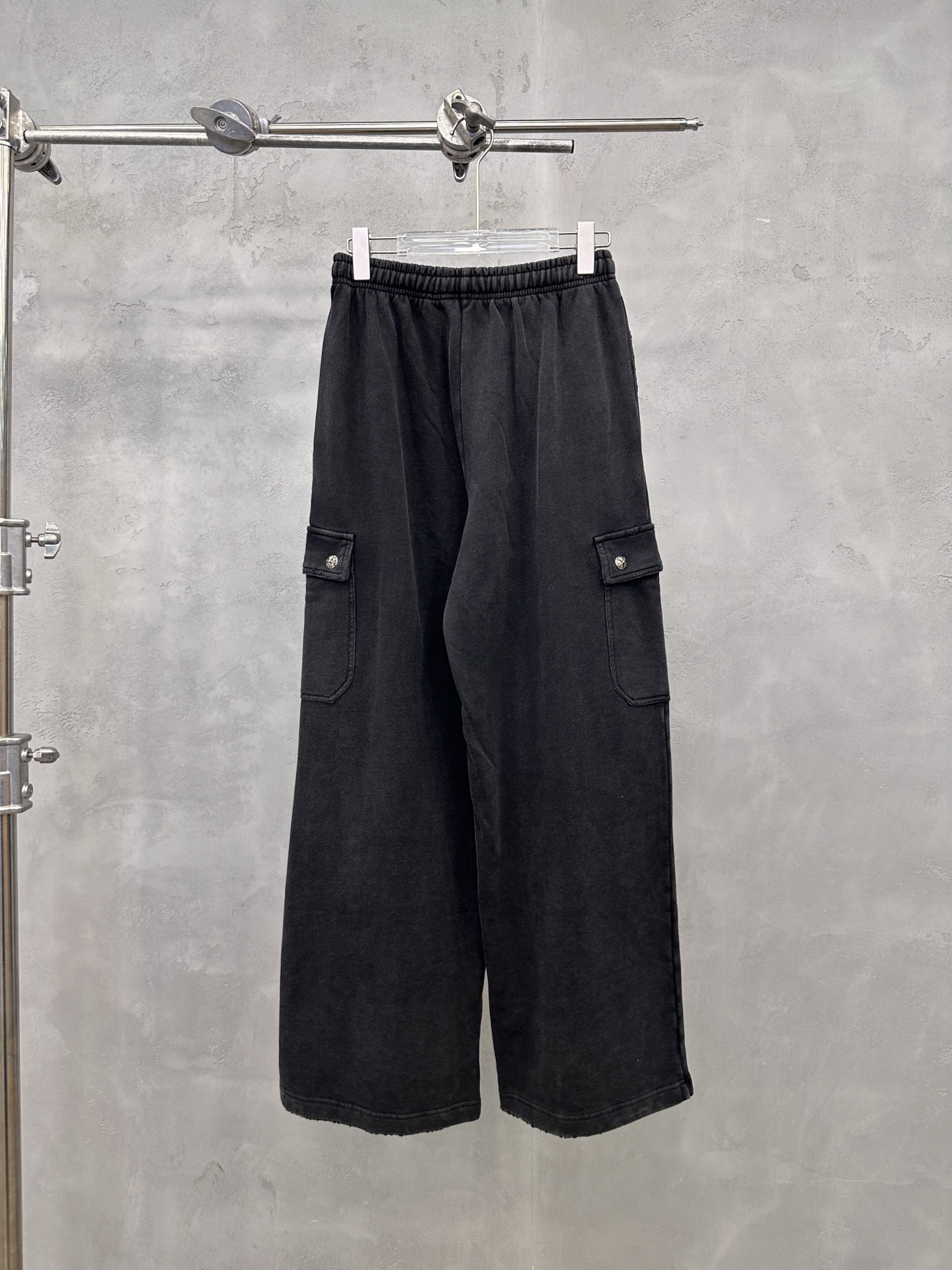 🌾克罗心 ｜ 新款休闲卫裤，成衣洗水炒色吊磨工艺加手工钉钉，男女同款，尺码sml