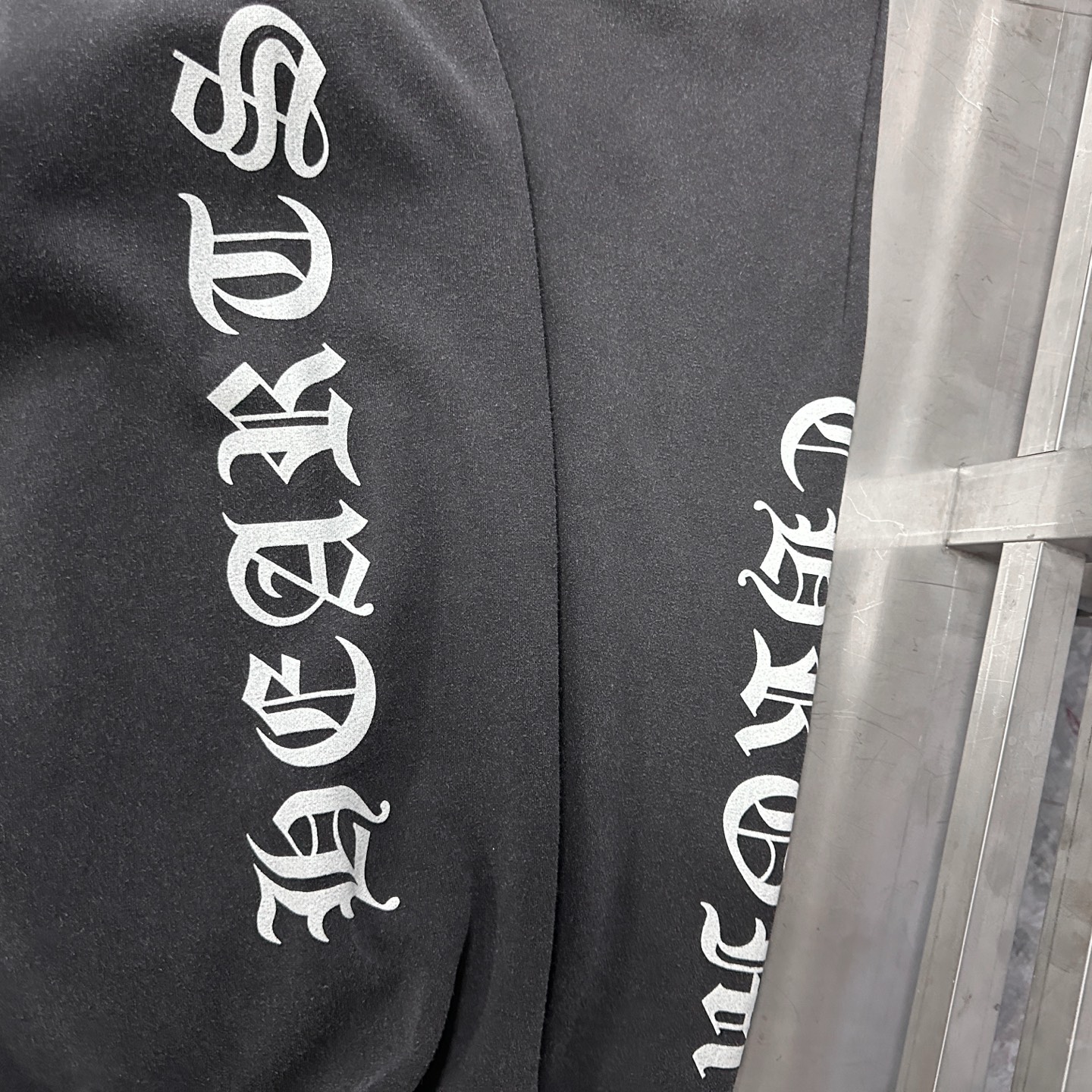 🌾克罗心 ｜ 新款休闲卫裤，成衣洗水炒色加4处印花工艺，男女同款，尺码sml