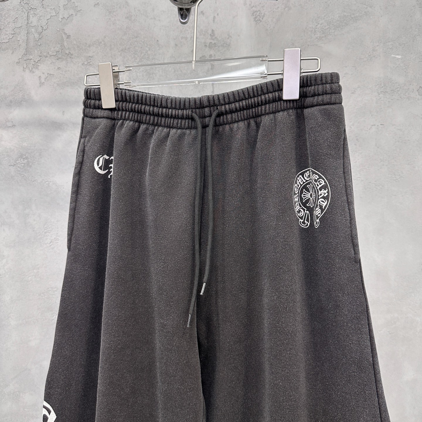 🌾克罗心 ｜ 新款休闲卫裤，成衣洗水炒色加4处印花工艺，男女同款，尺码sml