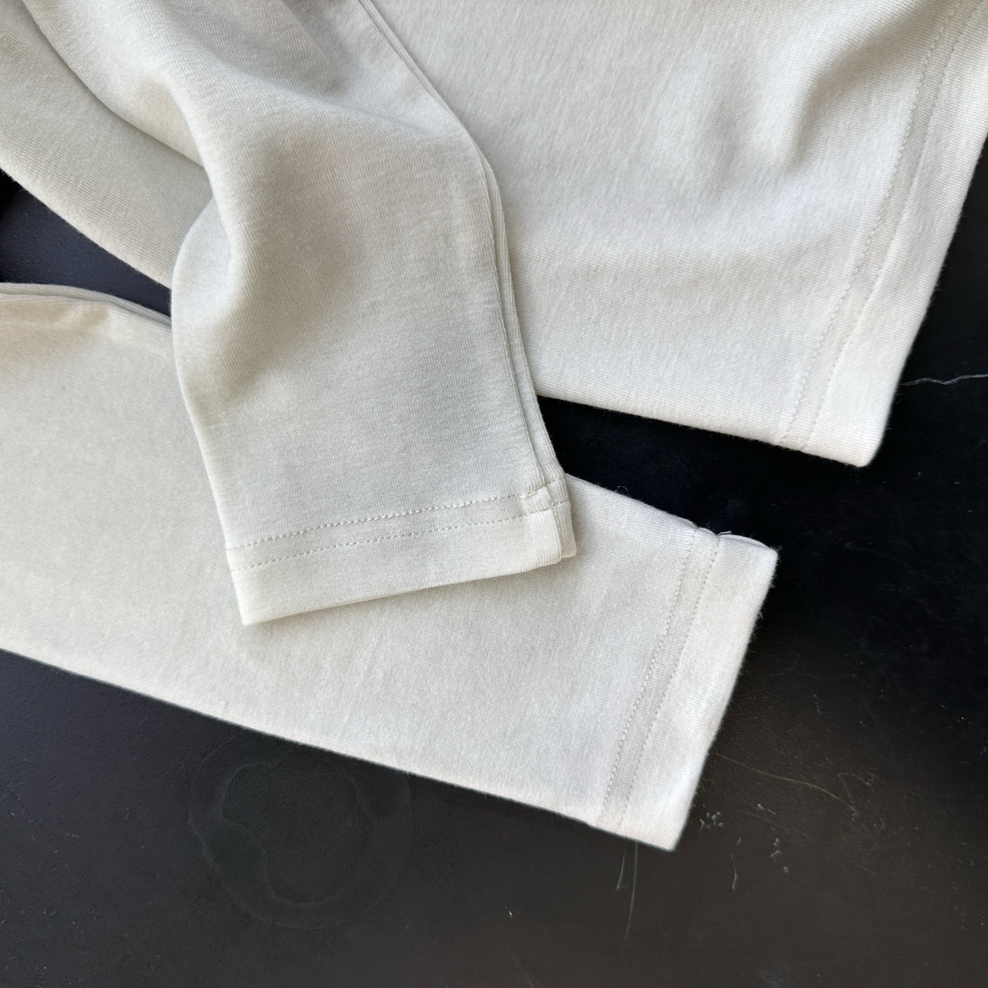 🌾克罗心 ｜ 新款长袖打底，成衣洗水炒色加多处印花工艺，进口羊毛莫代尔面料，尺码sml