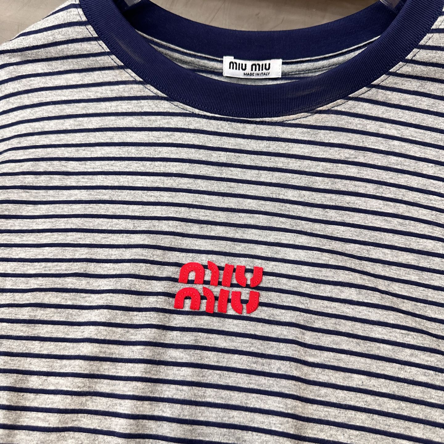 🌾miu ｜ 新款长袖t，成衣洗水工艺加经典贴布绣标，全棉条纹面料，休闲时尚，尺码sml