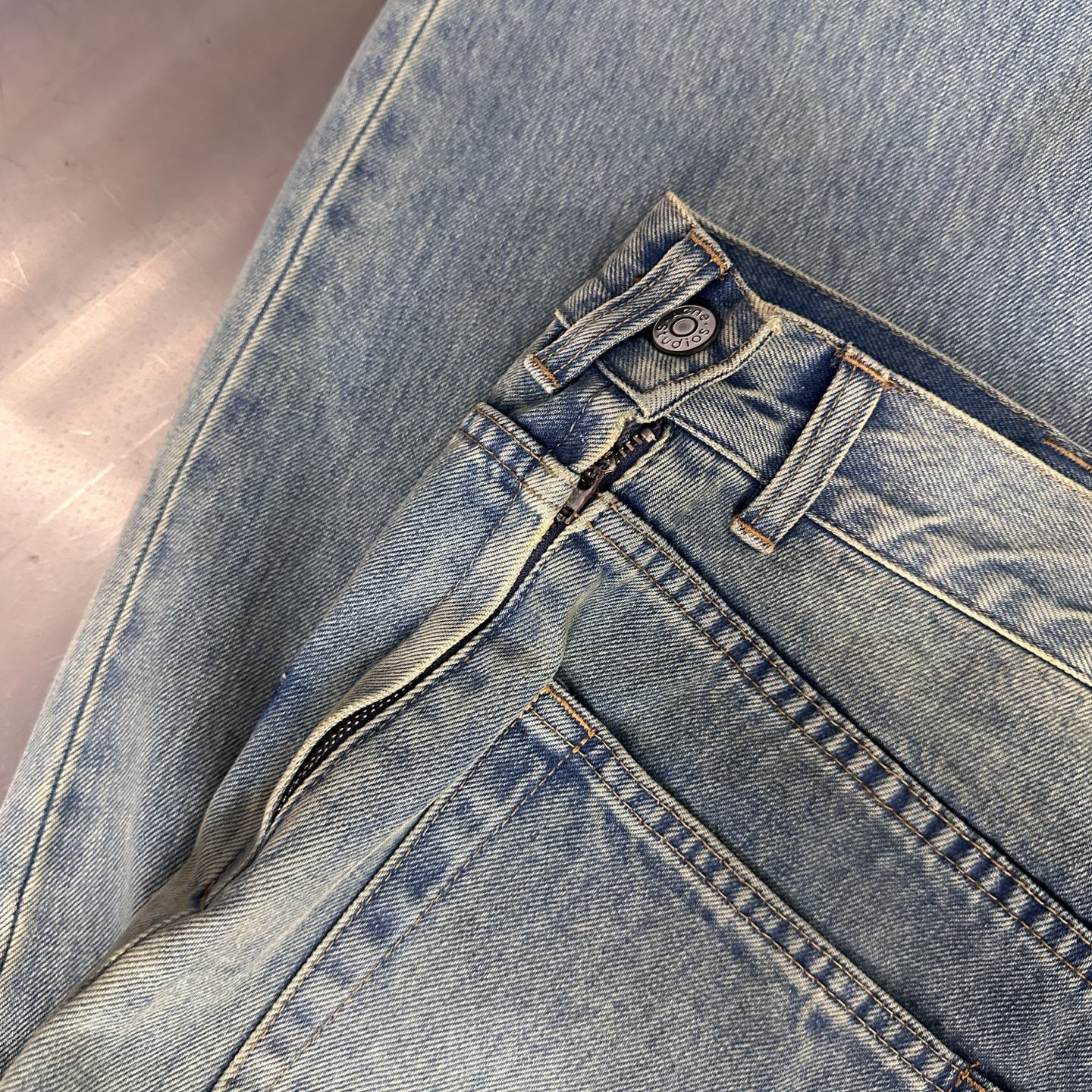 🌾Acne ｜ 新款牛仔裤，成衣洗水喷色工艺，经典印花标，休闲时尚，尺码sml