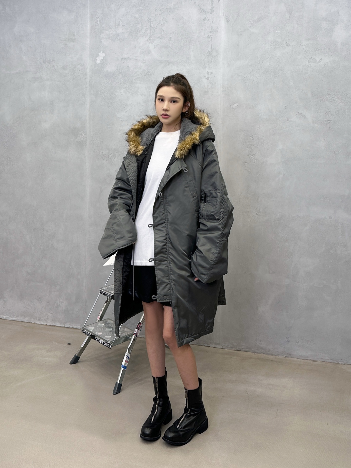 🌾 NEW｜新款棉服，进口再生尼龙面料，厚实保暖手感顺滑，工装多口袋设计实用性强，腰部抽绳可调节，长款版