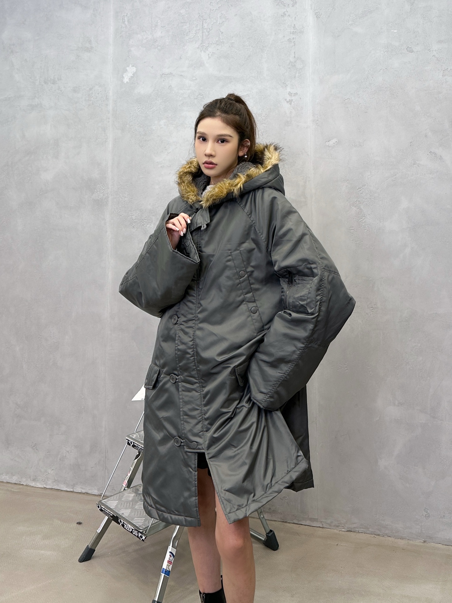 🌾 NEW｜新款棉服，进口再生尼龙面料，厚实保暖手感顺滑，工装多口袋设计实用性强，腰部抽绳可调节，长款版