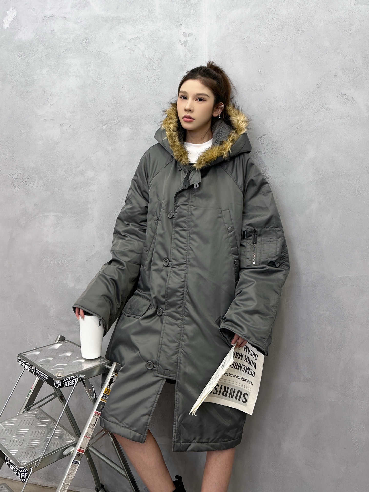 🌾 NEW｜新款棉服，进口再生尼龙面料，厚实保暖手感顺滑，工装多口袋设计实用性强，腰部抽绳可调节，长款版