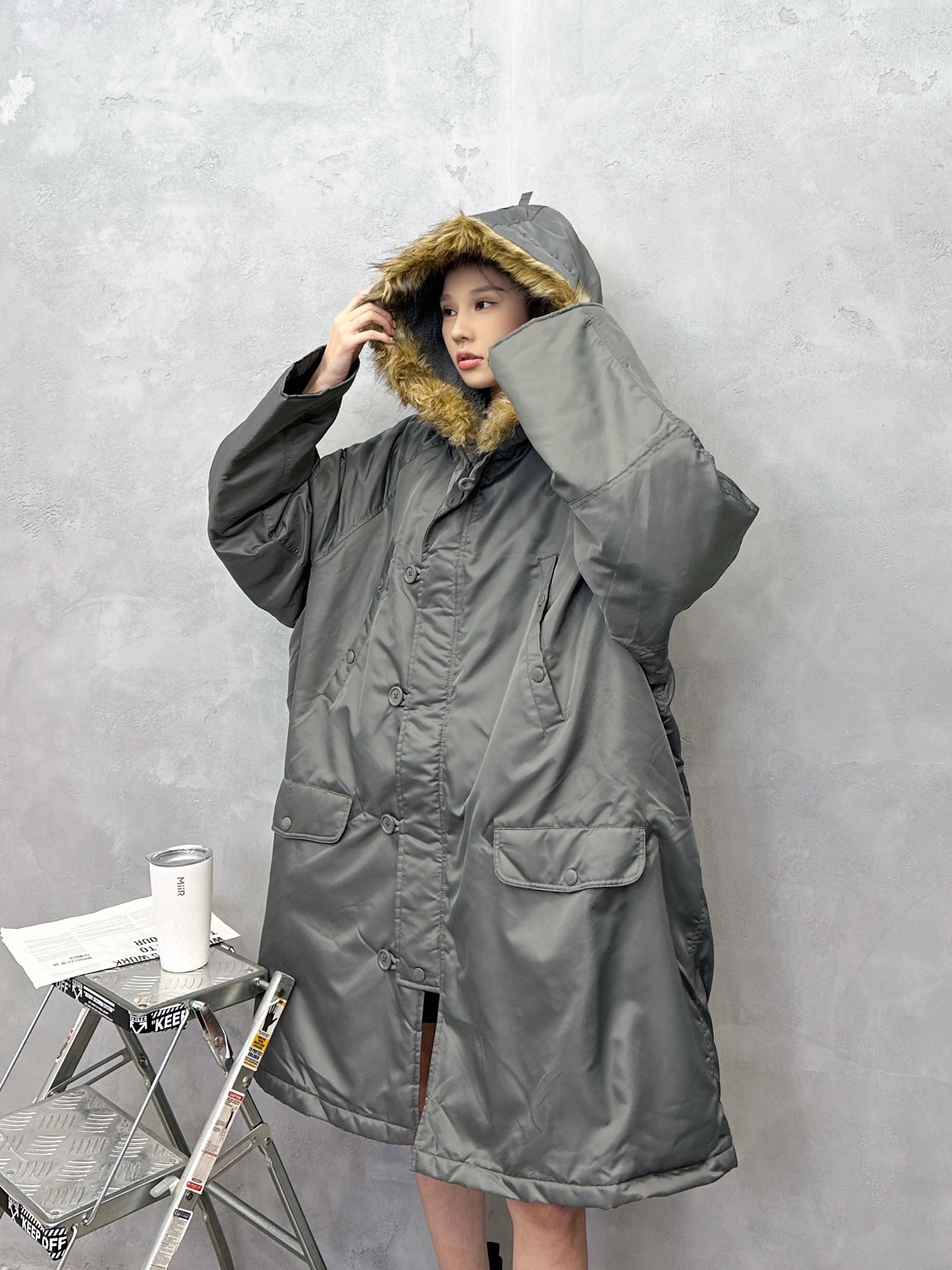 🌾 NEW｜新款棉服，进口再生尼龙面料，厚实保暖手感顺滑，工装多口袋设计实用性强，腰部抽绳可调节，长款版