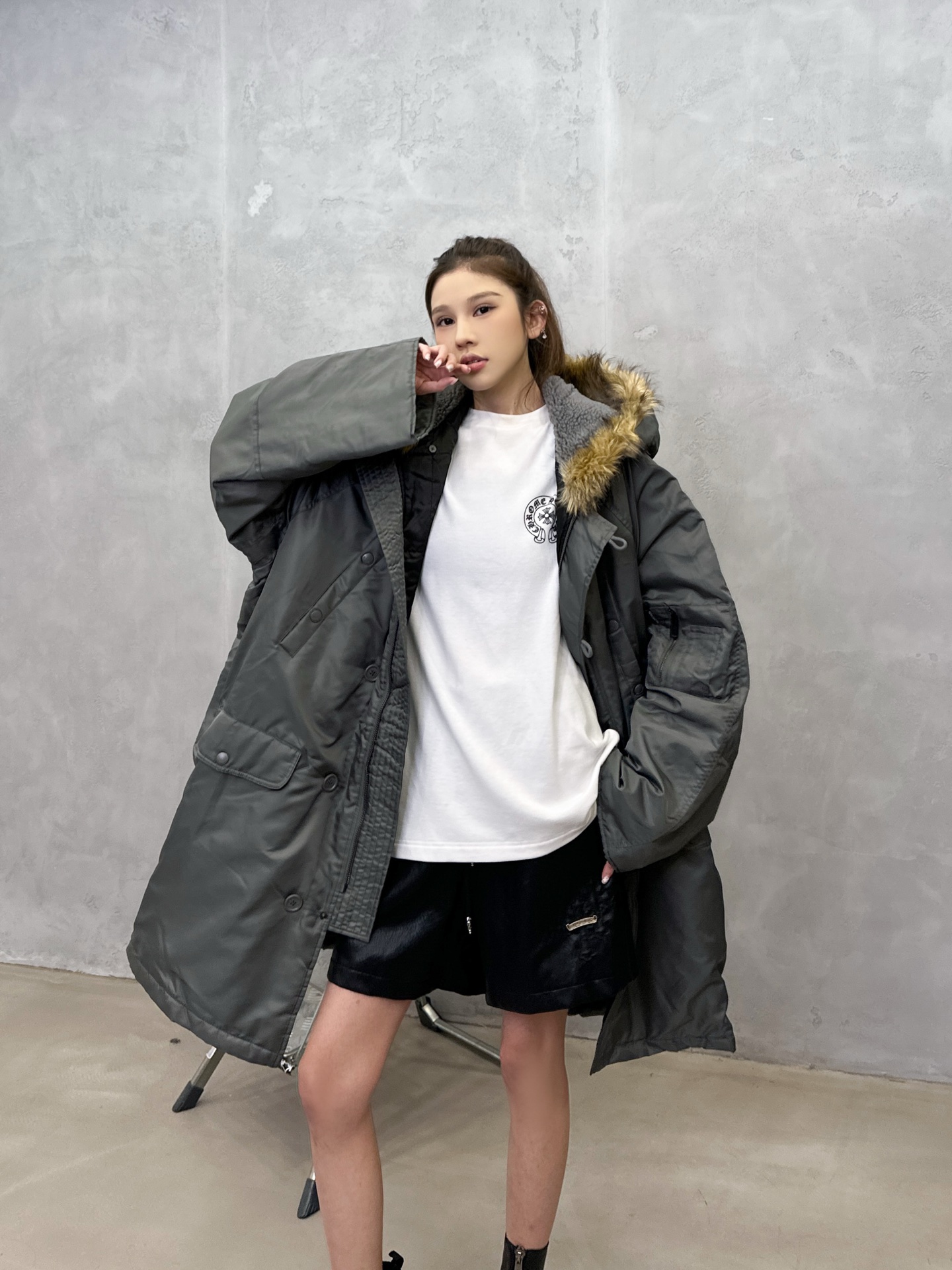 🌾 NEW｜新款棉服，进口再生尼龙面料，厚实保暖手感顺滑，工装多口袋设计实用性强，腰部抽绳可调节，长款版