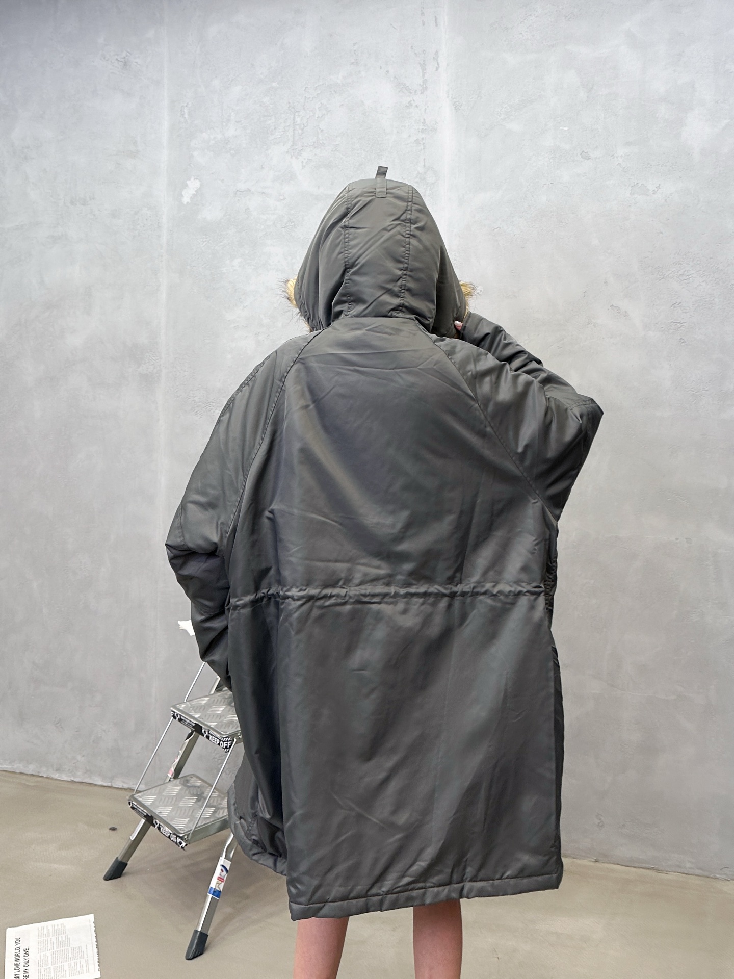 🌾 NEW｜新款棉服，进口再生尼龙面料，厚实保暖手感顺滑，工装多口袋设计实用性强，腰部抽绳可调节，长款版