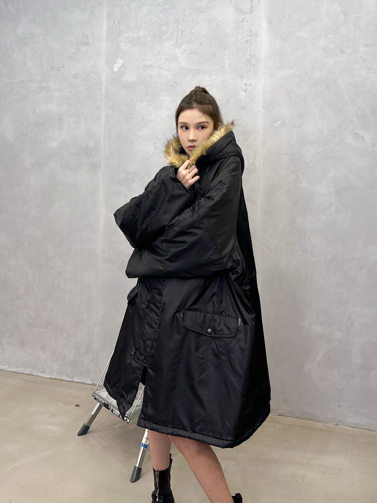 🌾 NEW｜新款棉服，进口再生尼龙面料，厚实保暖手感顺滑，工装多口袋设计实用性强，腰部抽绳可调节，长款版