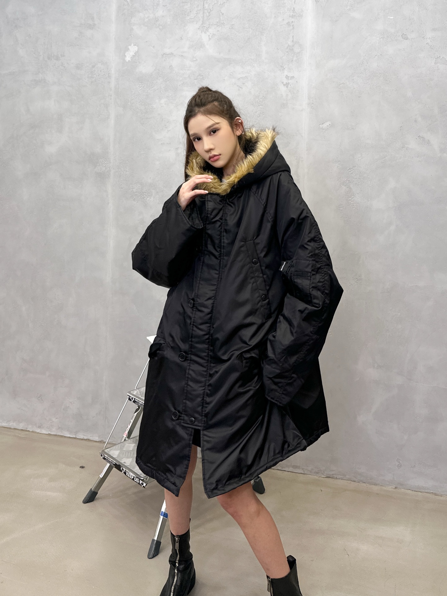 🌾 NEW｜新款棉服，进口再生尼龙面料，厚实保暖手感顺滑，工装多口袋设计实用性强，腰部抽绳可调节，长款版