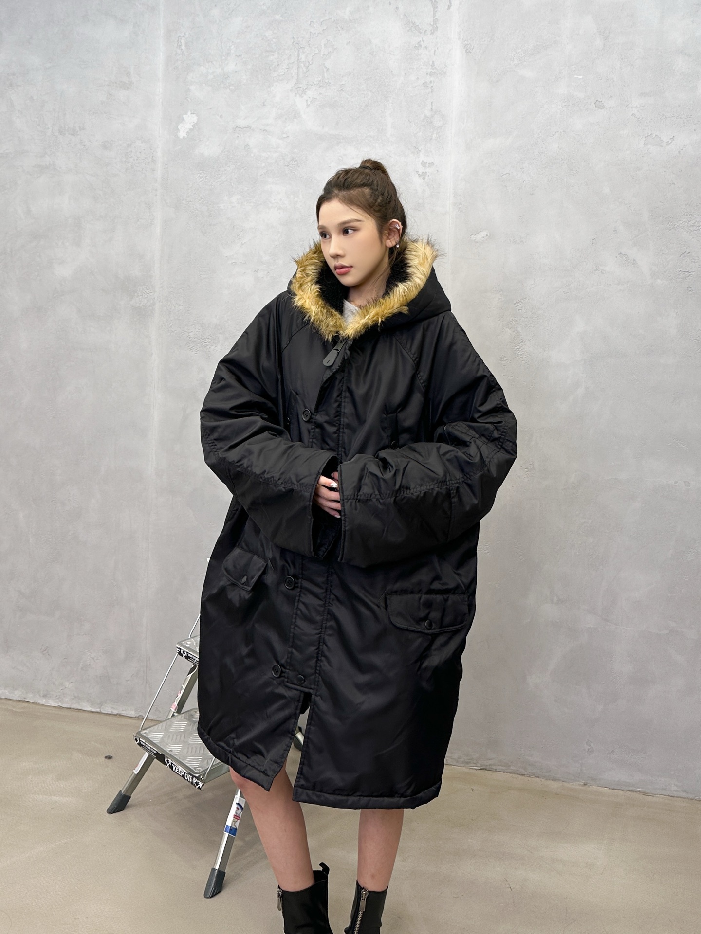 🌾 NEW｜新款棉服，进口再生尼龙面料，厚实保暖手感顺滑，工装多口袋设计实用性强，腰部抽绳可调节，长款版