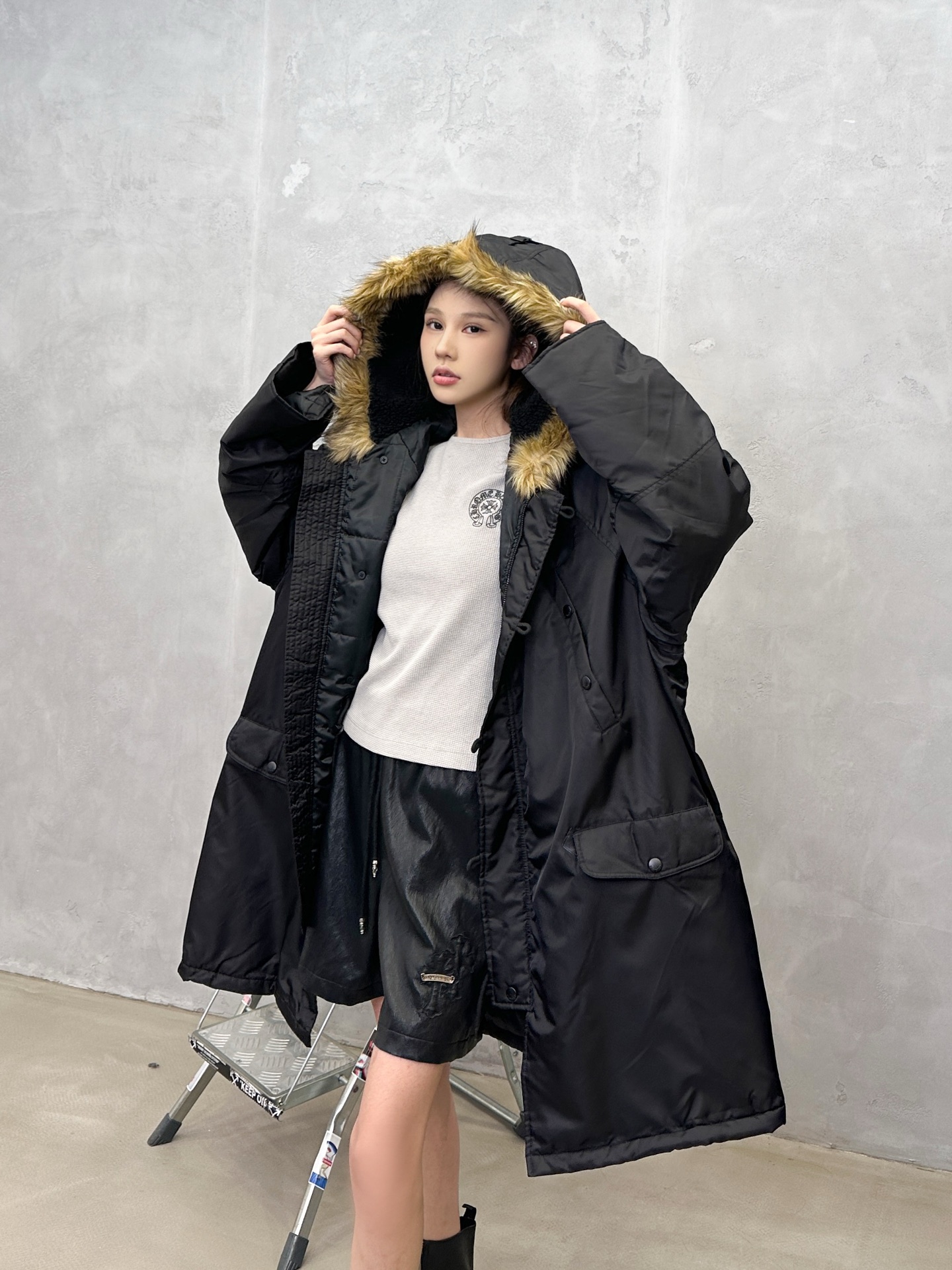 🌾 NEW｜新款棉服，进口再生尼龙面料，厚实保暖手感顺滑，工装多口袋设计实用性强，腰部抽绳可调节，长款版