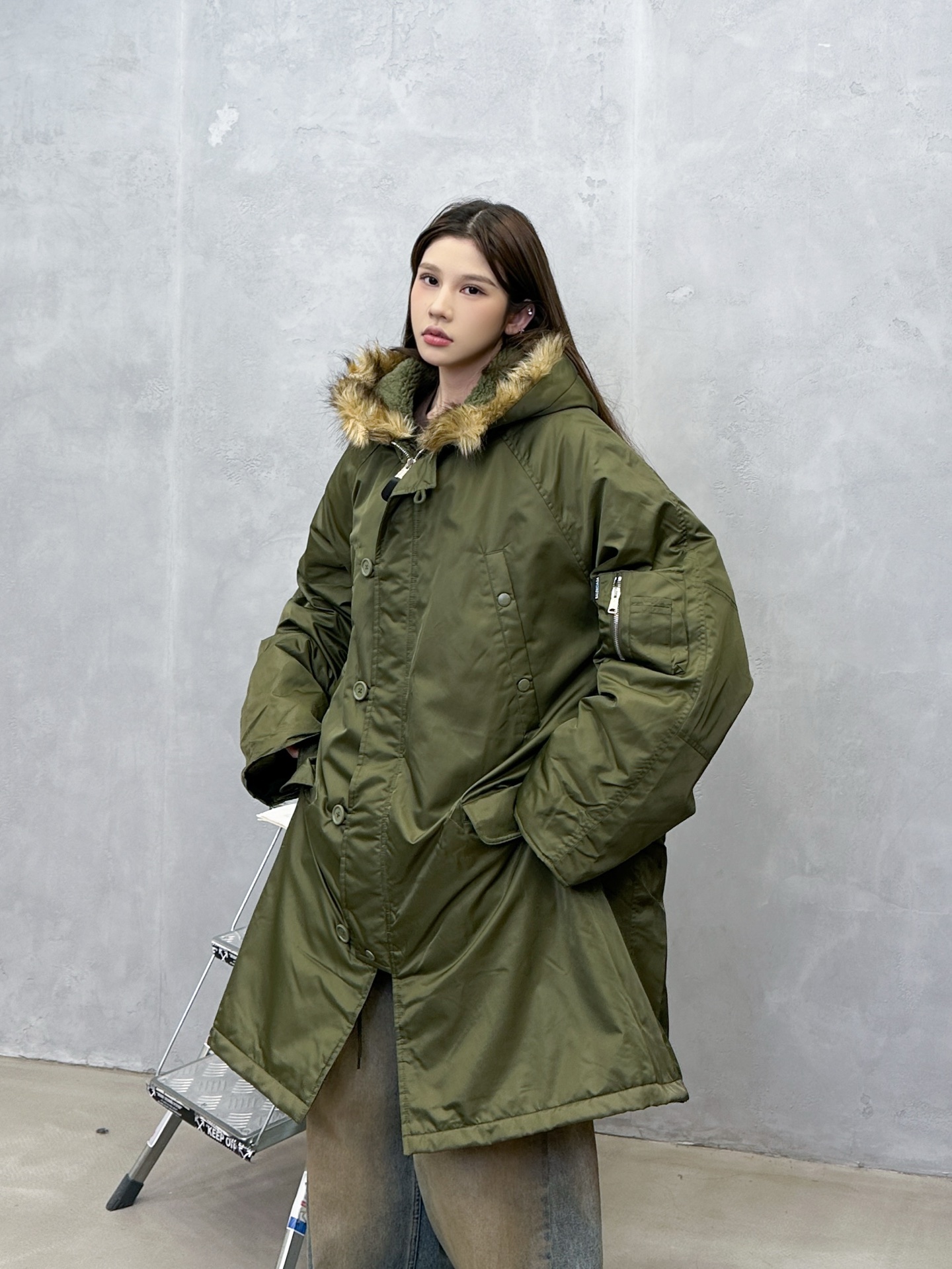 🌾 NEW｜新款棉服，进口再生尼龙面料，厚实保暖手感顺滑，工装多口袋设计实用性强，腰部抽绳可调节，长款版