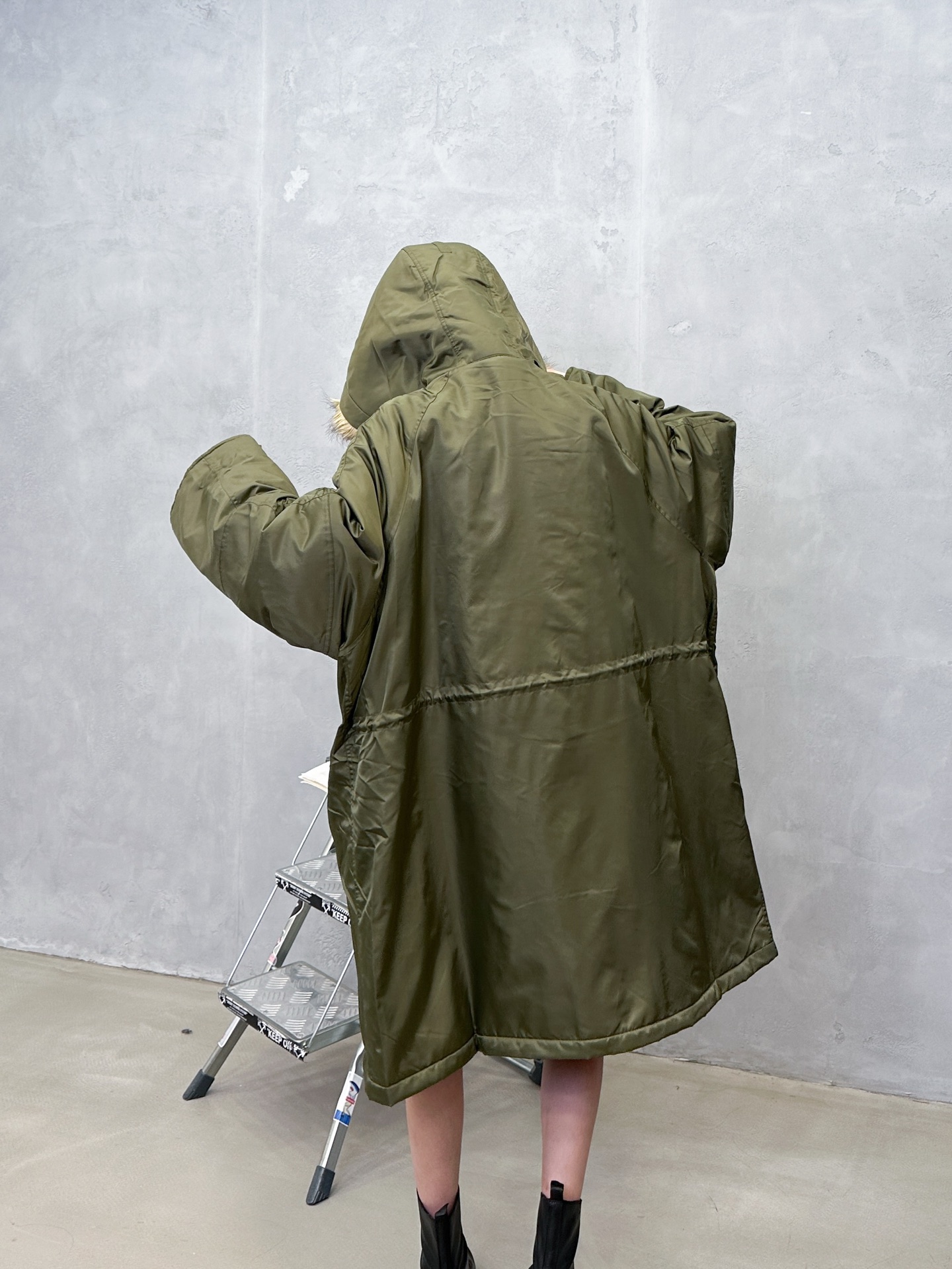 🌾 NEW｜新款棉服，进口再生尼龙面料，厚实保暖手感顺滑，工装多口袋设计实用性强，腰部抽绳可调节，长款版