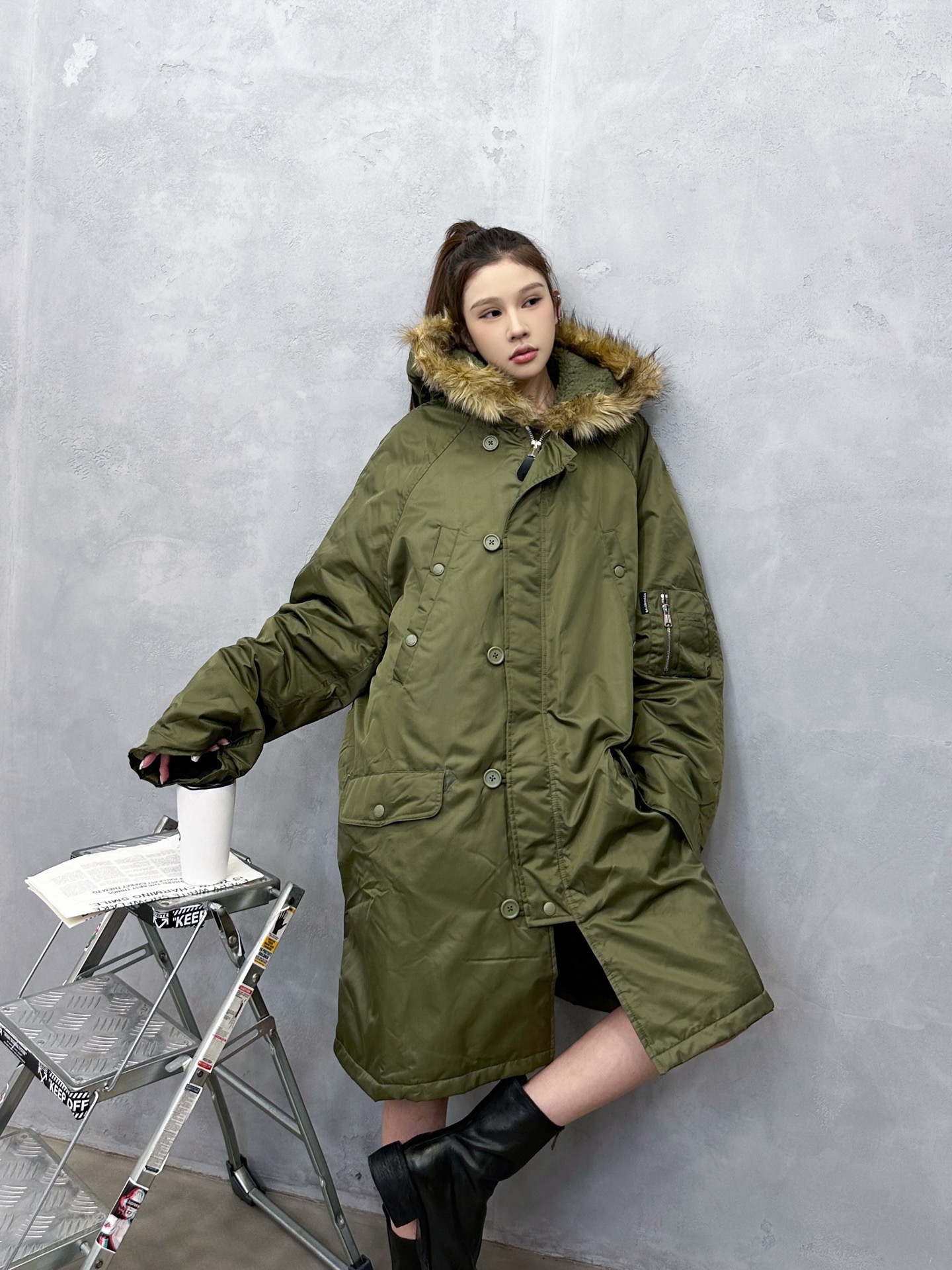 🌾 NEW｜新款棉服，进口再生尼龙面料，厚实保暖手感顺滑，工装多口袋设计实用性强，腰部抽绳可调节，长款版