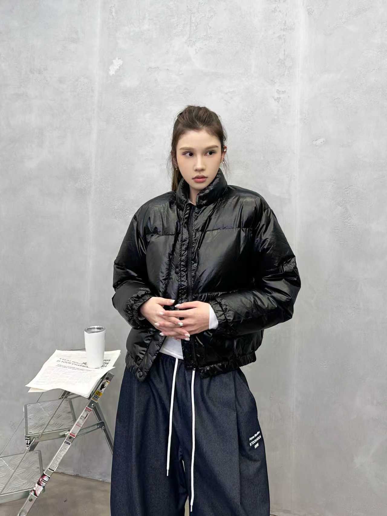 🌾ACNE｜新款羽绒服，进口超密纤维面布，手感舒适柔软细腻，90白鸭绒填充保暖实穿，短款版型小个子友好，