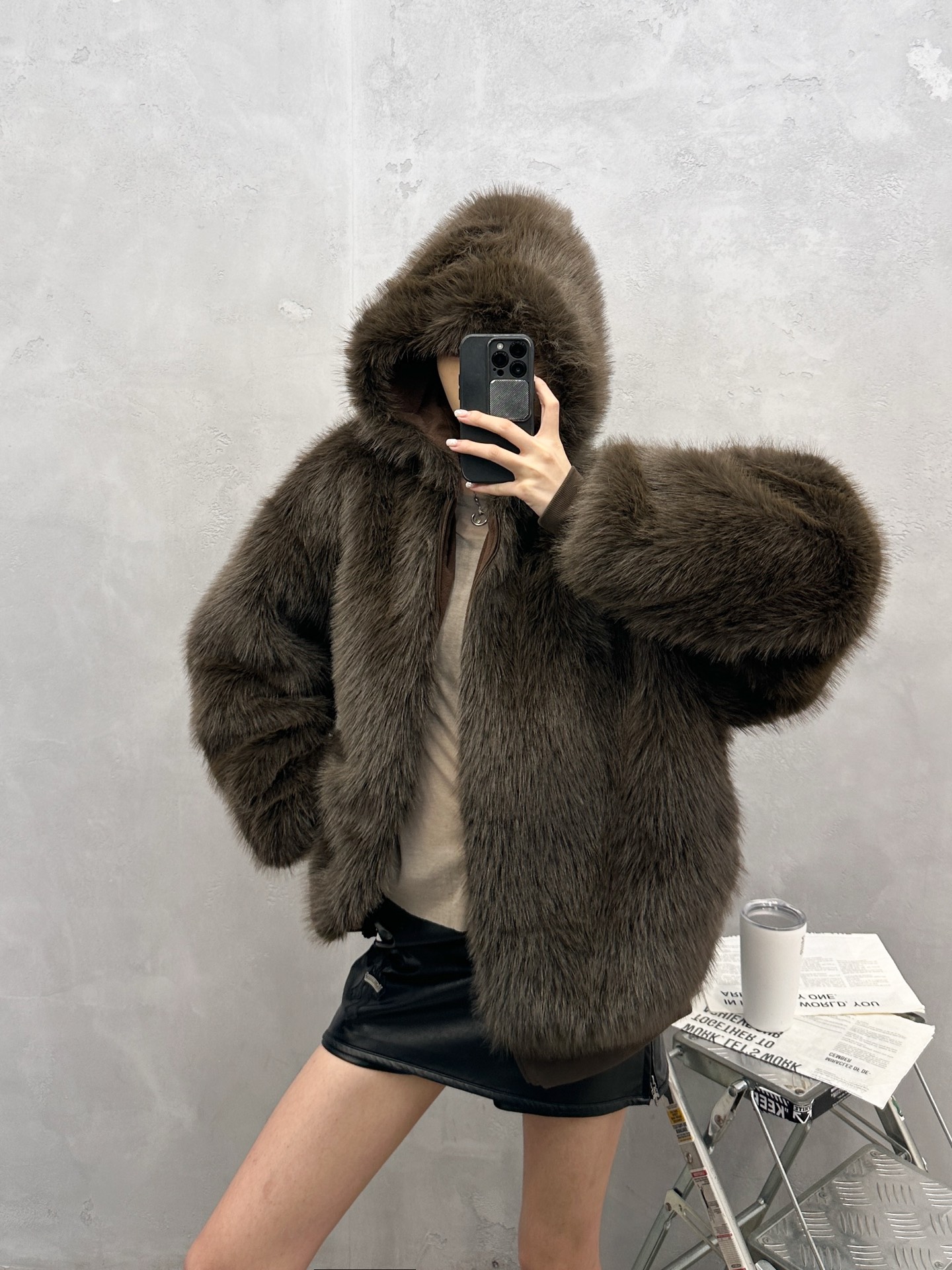 🌾NEW｜新款外套，进口环保皮草面布，里布采用高密度颗粒绒面料，柔软贴身保暖舒适，连帽设计俏皮可爱，宽松