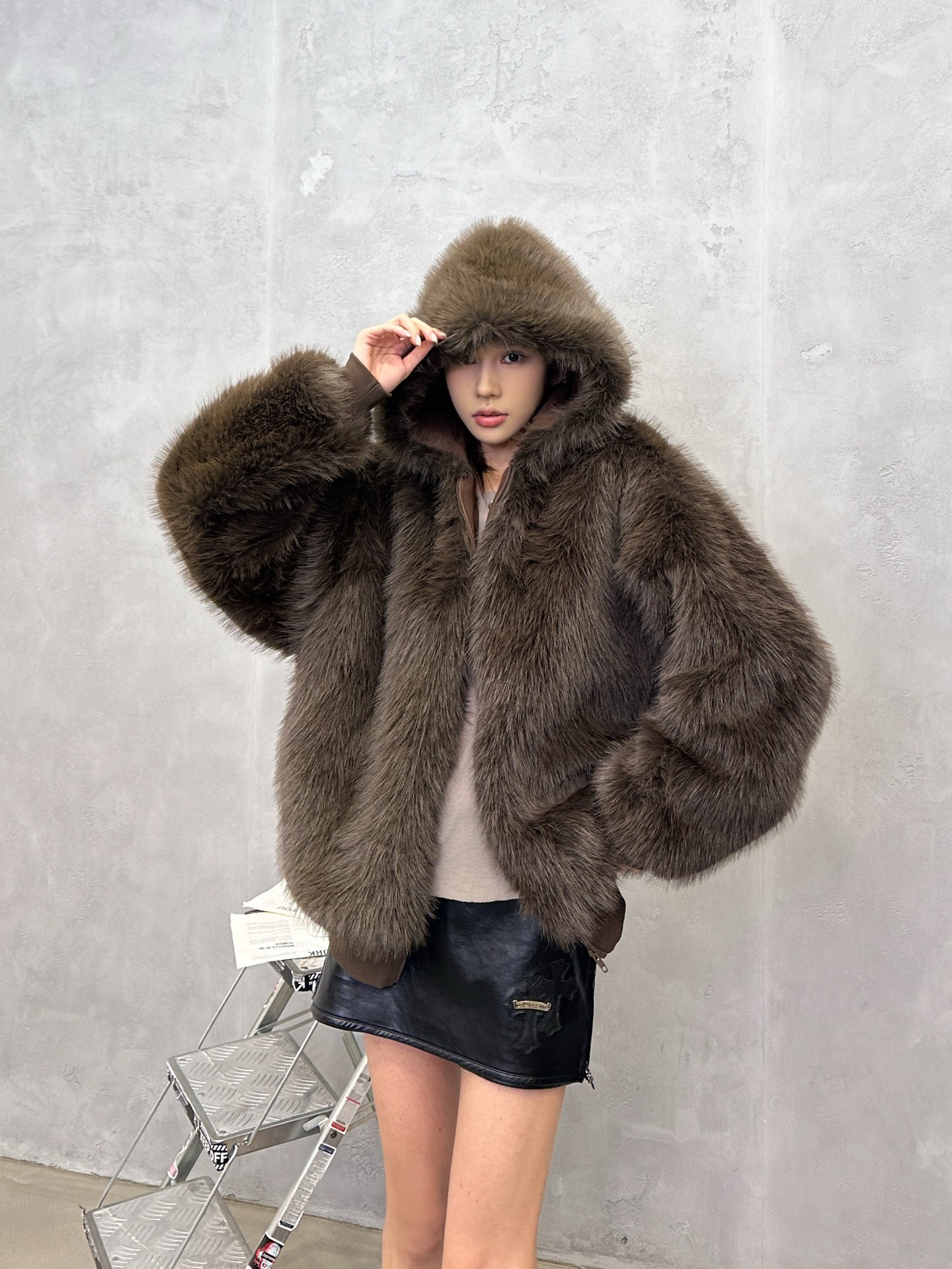🌾NEW｜新款外套，进口环保皮草面布，里布采用高密度颗粒绒面料，柔软贴身保暖舒适，连帽设计俏皮可爱，宽松