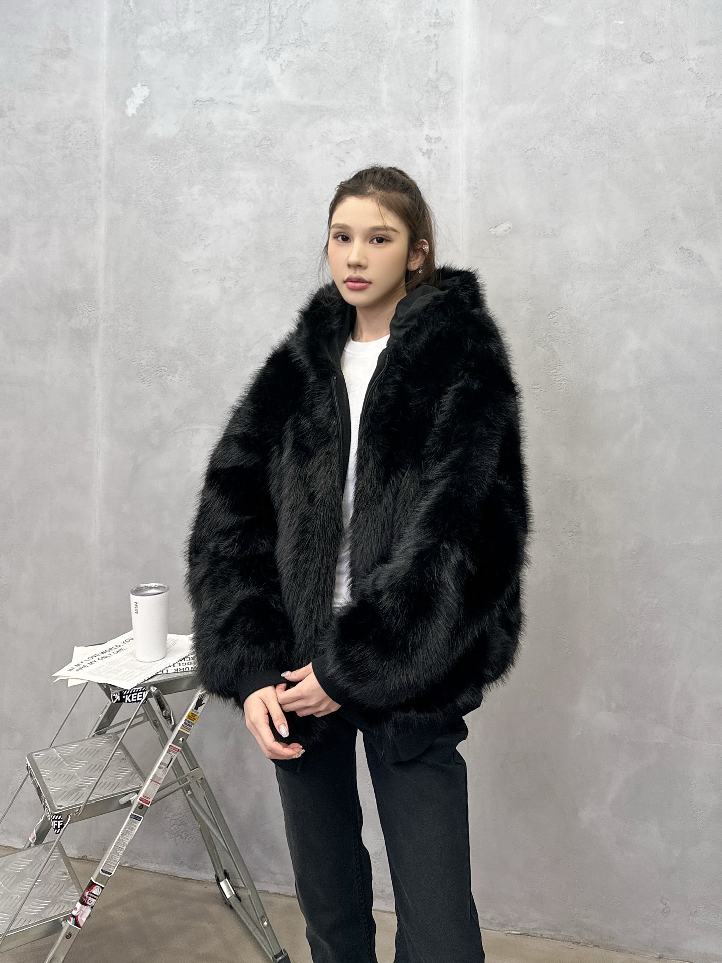 🌾NEW｜新款外套，进口环保皮草面布，里布采用高密度颗粒绒面料，柔软贴身保暖舒适，连帽设计俏皮可爱，宽松