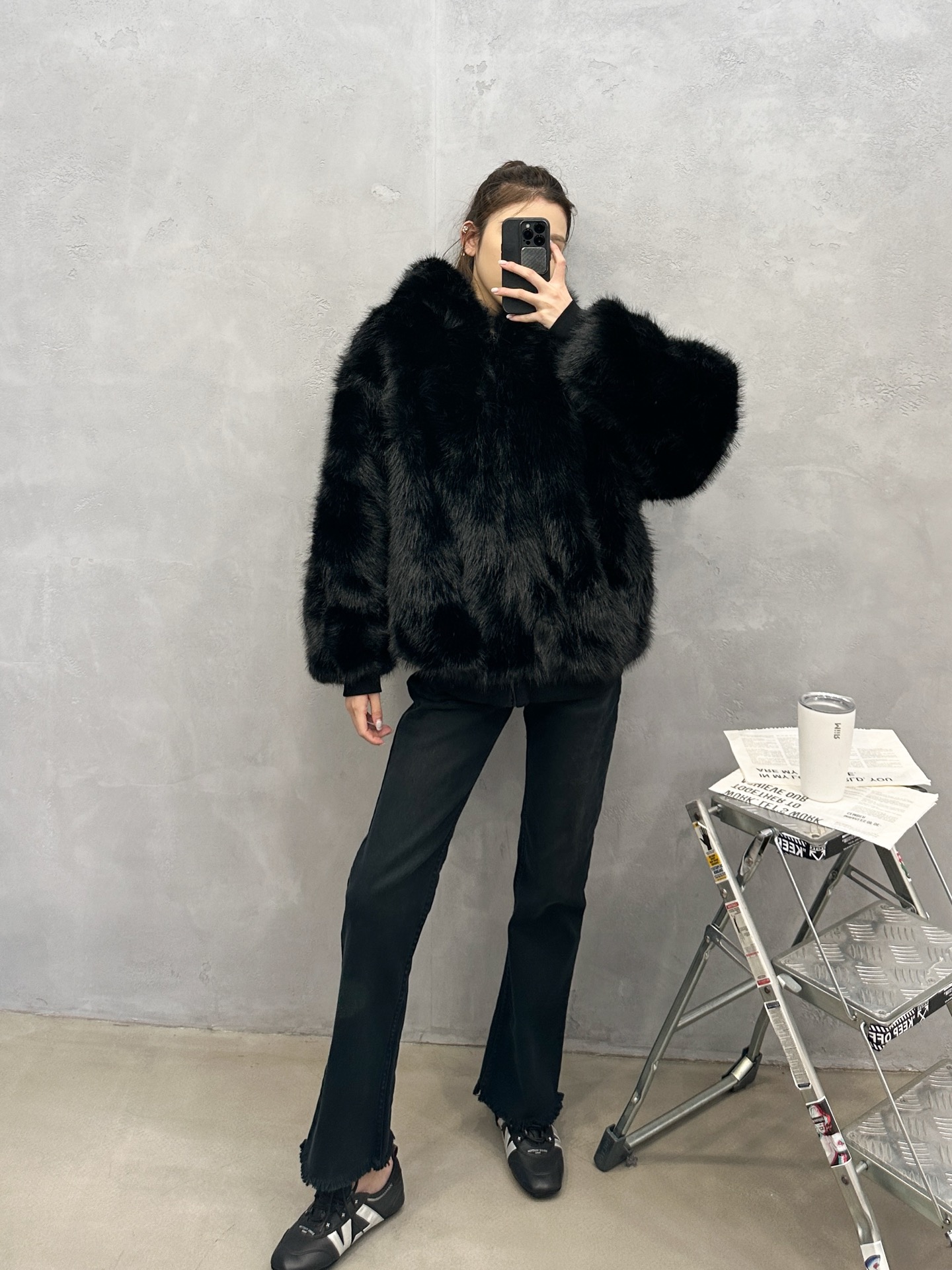 🌾NEW｜新款外套，进口环保皮草面布，里布采用高密度颗粒绒面料，柔软贴身保暖舒适，连帽设计俏皮可爱，宽松