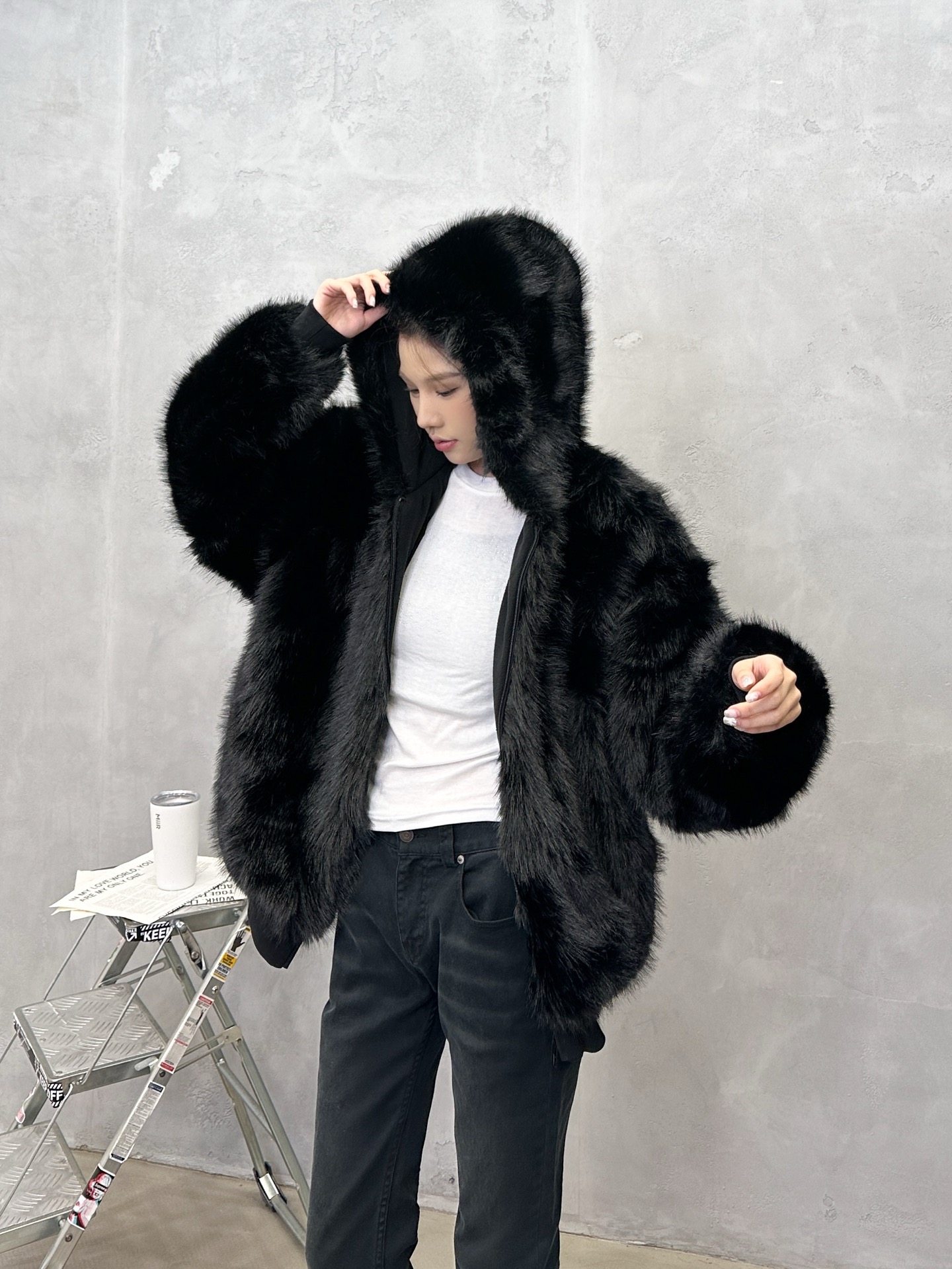 🌾NEW｜新款外套，进口环保皮草面布，里布采用高密度颗粒绒面料，柔软贴身保暖舒适，连帽设计俏皮可爱，宽松