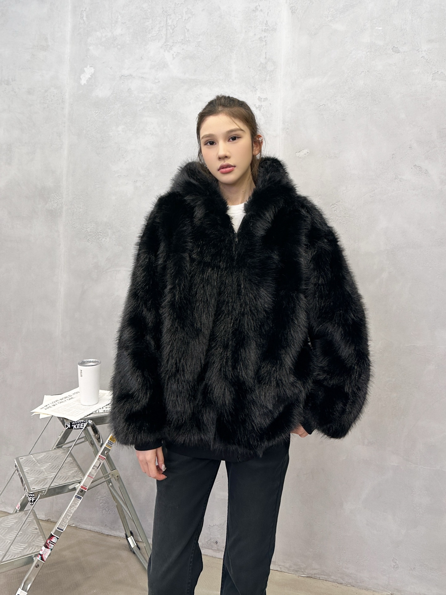 🌾NEW｜新款外套，进口环保皮草面布，里布采用高密度颗粒绒面料，柔软贴身保暖舒适，连帽设计俏皮可爱，宽松