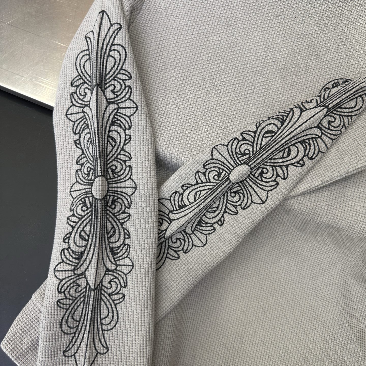 🌾克罗心 ｜ 新款长袖打底，成衣洗水加全身5处印花工艺，休闲时尚，尺码sml