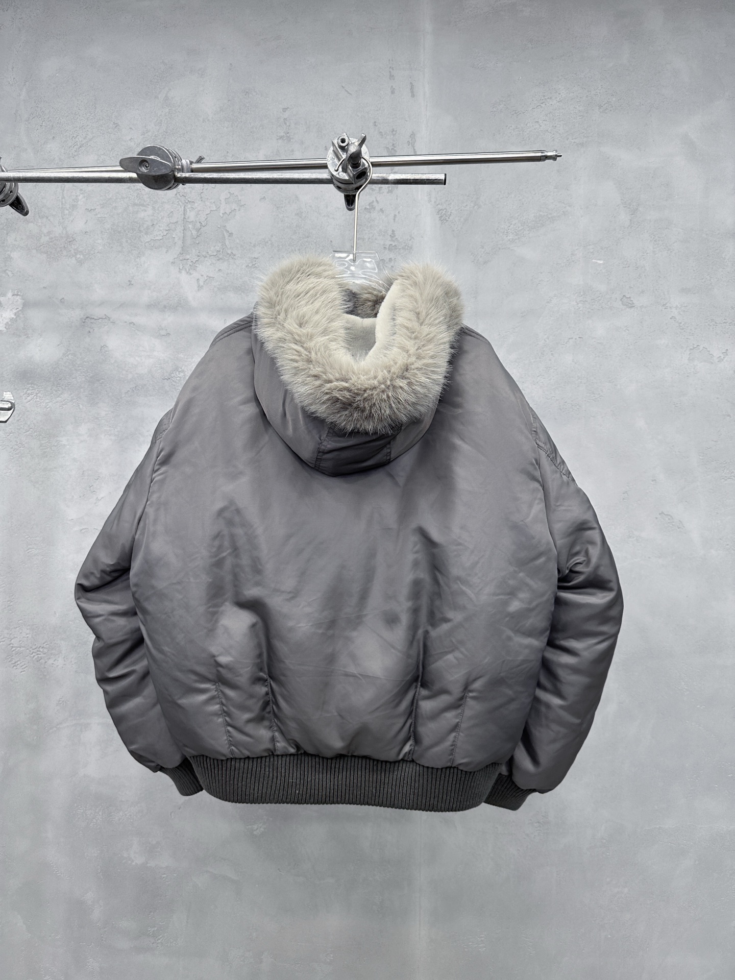 🌾克罗心 ｜ 新款羽绒服，经典品牌五金配饰，飞行员夹克版型，环保仿毛冒领，90白鹅绒填充，男女同款，尺码