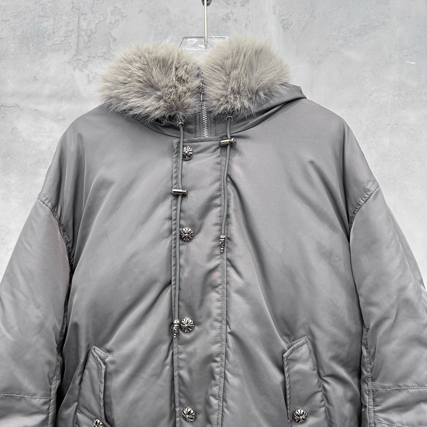 🌾克罗心 ｜ 新款羽绒服，经典品牌五金配饰，飞行员夹克版型，环保仿毛冒领，90白鹅绒填充，男女同款，尺码