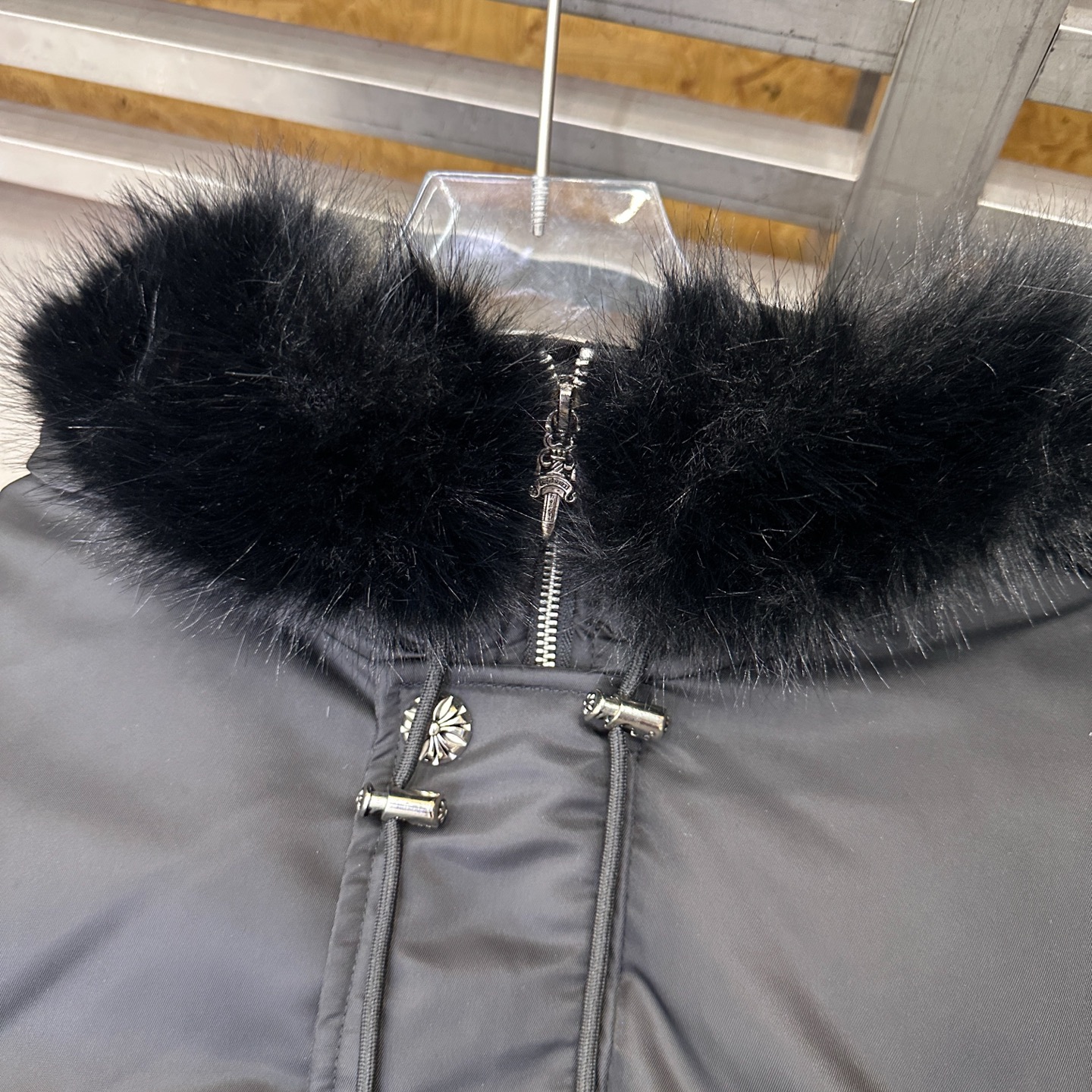 🌾克罗心 ｜ 新款羽绒服，经典品牌五金配饰，飞行员夹克版型，环保仿毛冒领，90白鹅绒填充，男女同款，尺码