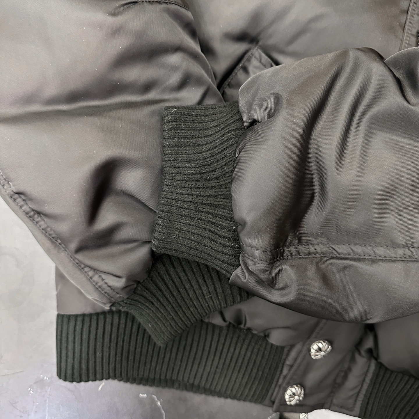 🌾克罗心 ｜ 新款羽绒服，经典品牌五金配饰，飞行员夹克版型，环保仿毛冒领，90白鹅绒填充，男女同款，尺码