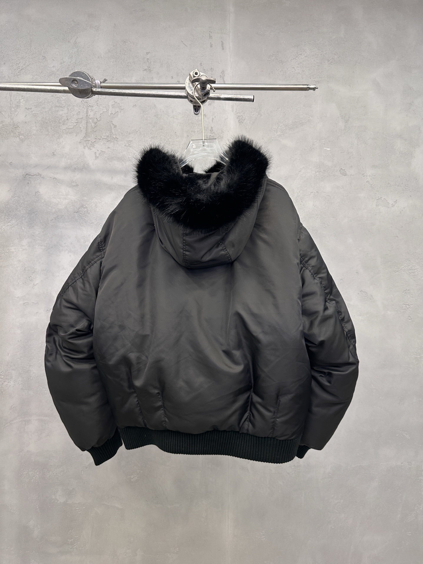 🌾克罗心 ｜ 新款羽绒服，经典品牌五金配饰，飞行员夹克版型，环保仿毛冒领，90白鹅绒填充，男女同款，尺码