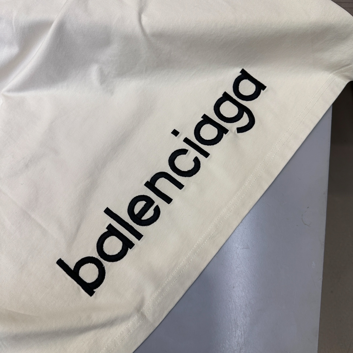 🌾巴黎 ｜ 新款短袖t，成衣洗水工艺加多处刺绣，男女同款，尺码sml