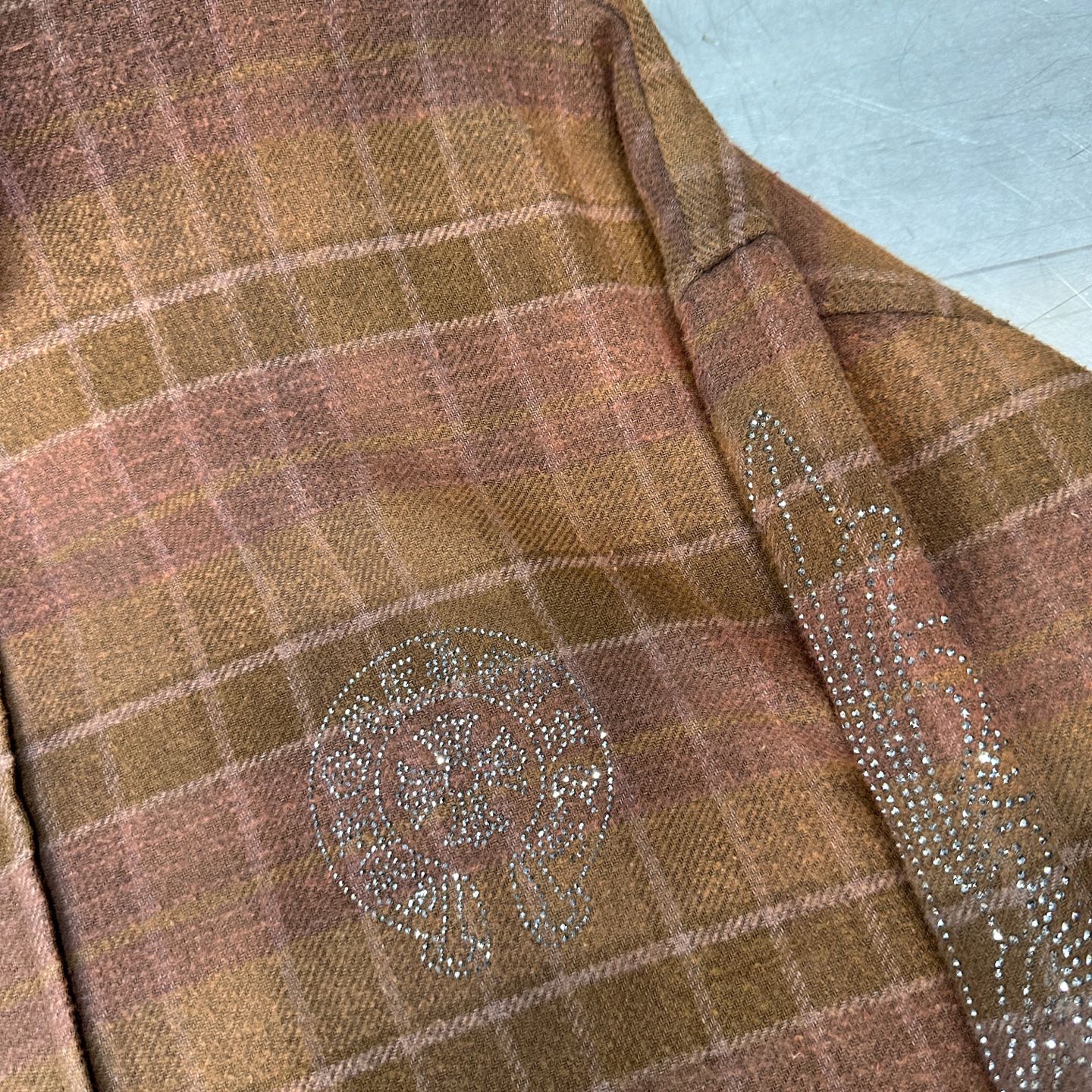 🌾克罗心 ｜ 新款格子衬衣，成衣洗水喷色吊磨工艺加成衣烫钻，全棉格子面料，男女同款，尺码sml