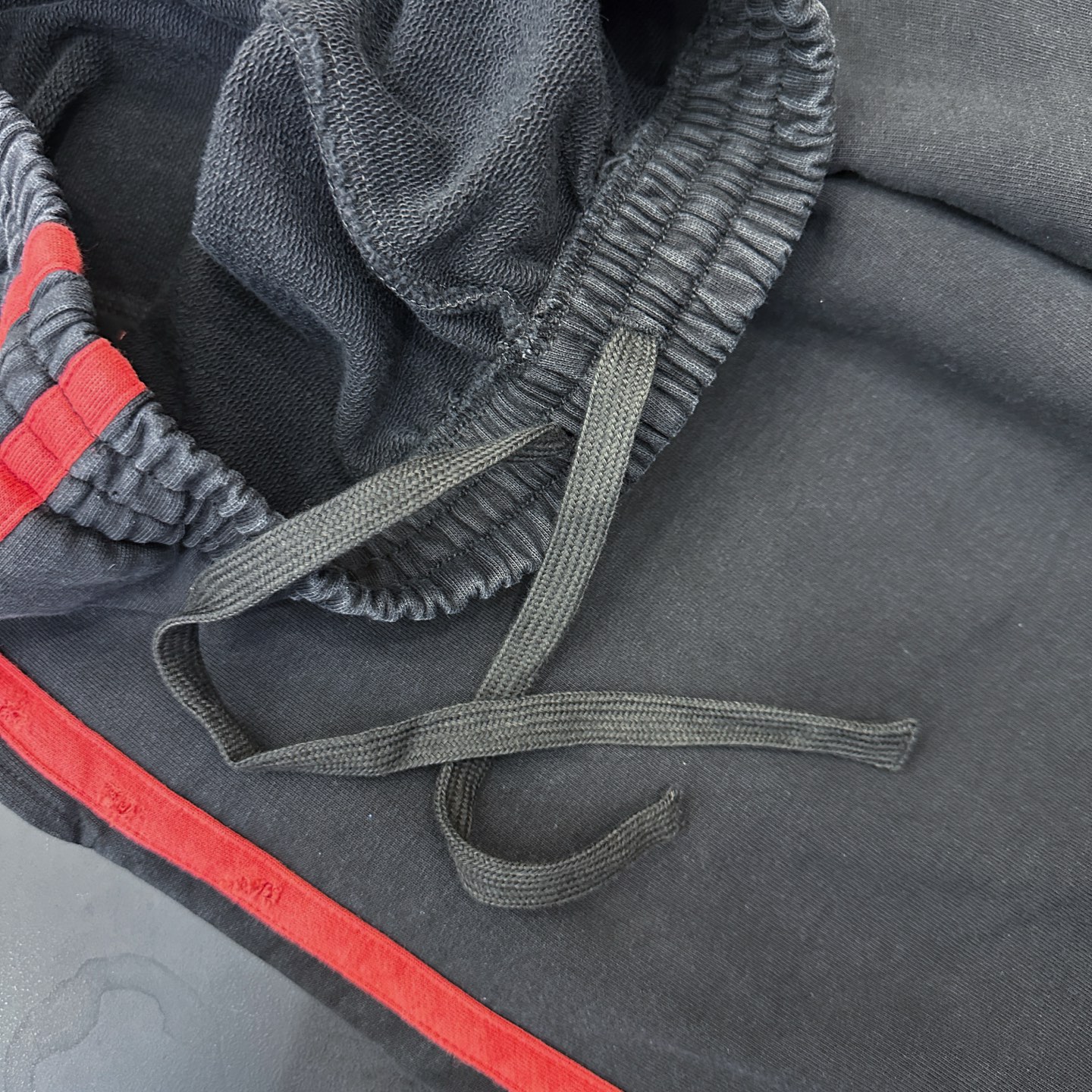 巴黎 ｜ 新款休闲卫裤，成衣洗水吊磨工艺加经典刺绣标，手工车侧杠，男女同款，尺码sml